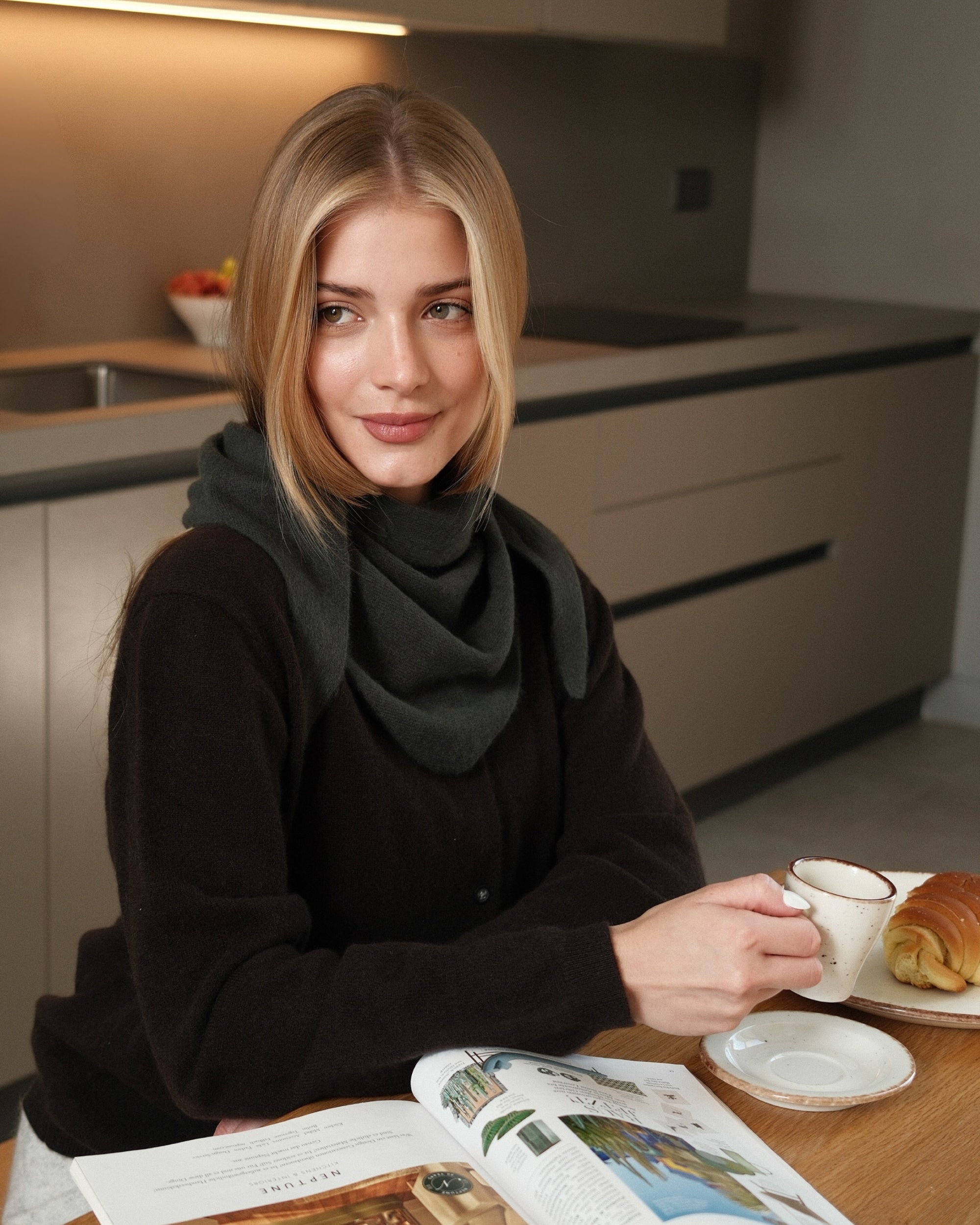 Dreieckstuch aus 100% Kaschmir in Khaki #Farbe_Khaki