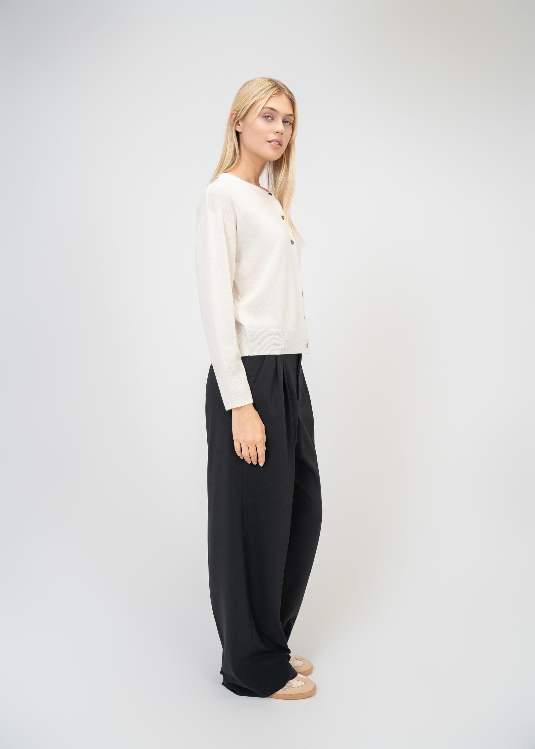 Relaxed Fit Round Neck Cashmere Cardigan