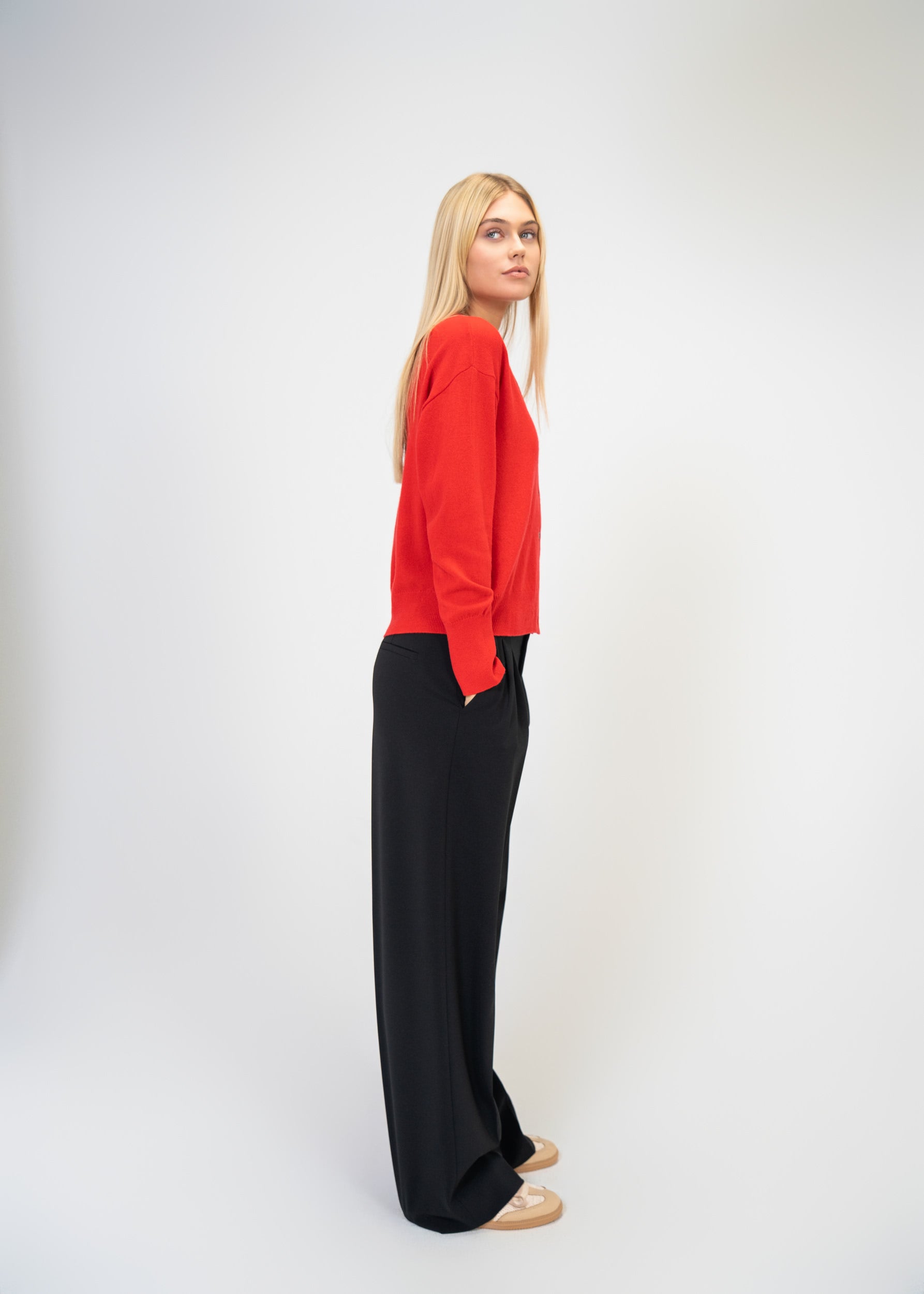 Relaxed Fit Round Neck Cashmere Knit Sweater