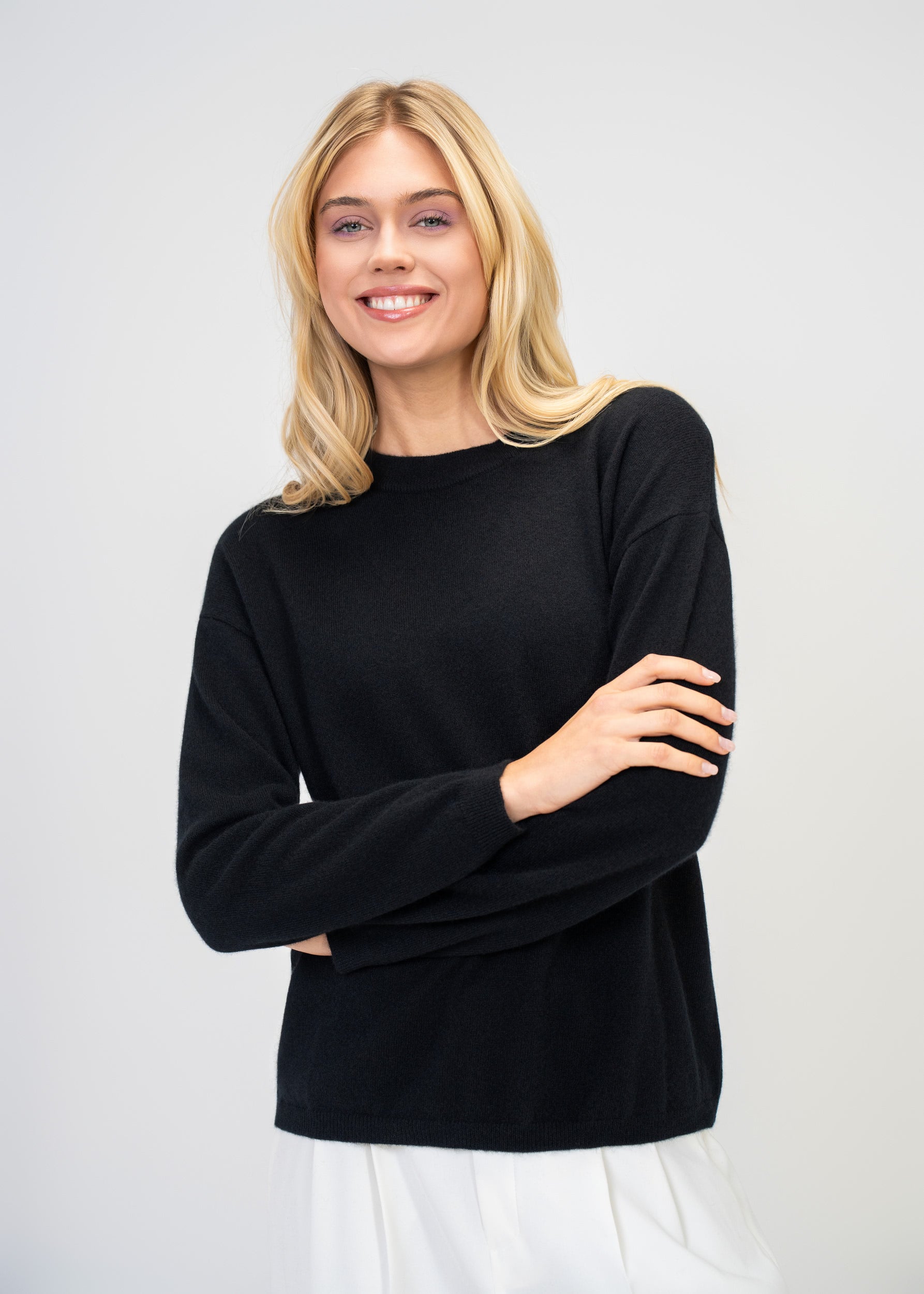 Relaxed Fit Round Neck Cashmere Knit Sweater
