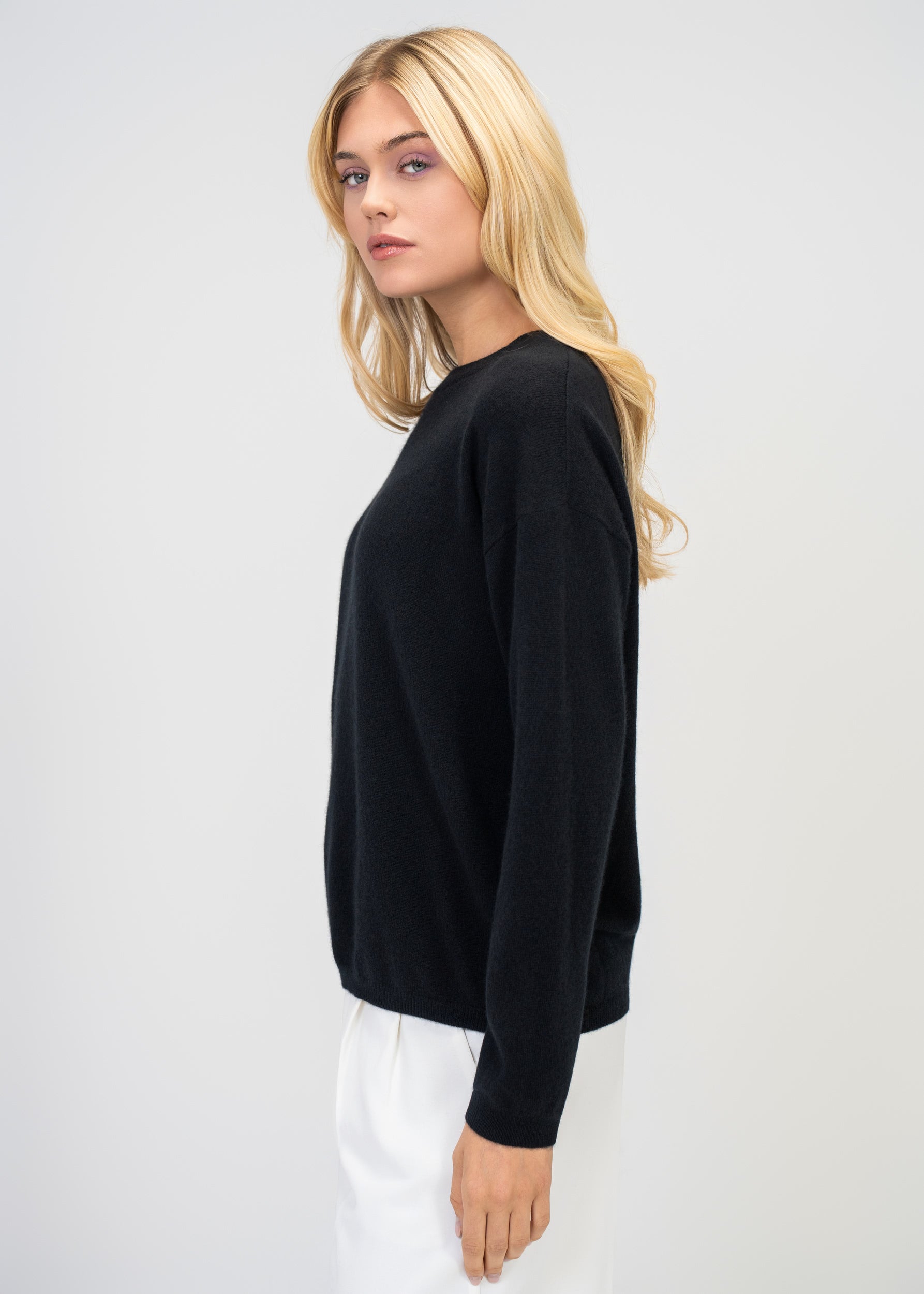 Relaxed Fit Round Neck Cashmere Knit Sweater