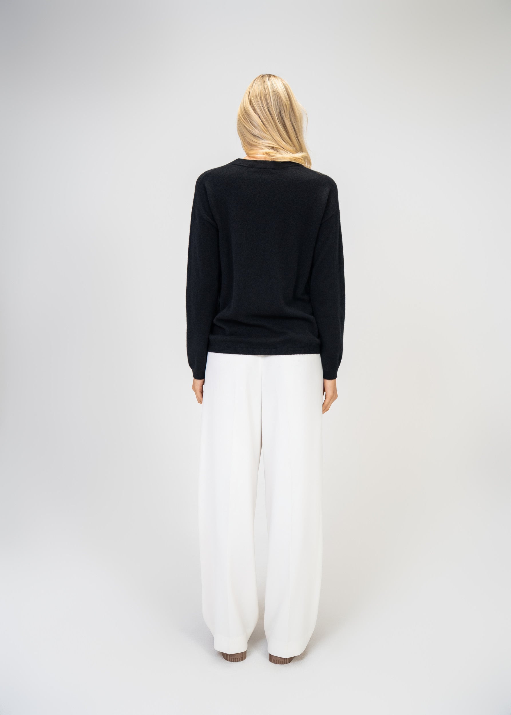 Relaxed Fit Round Neck Cashmere Knit Sweater