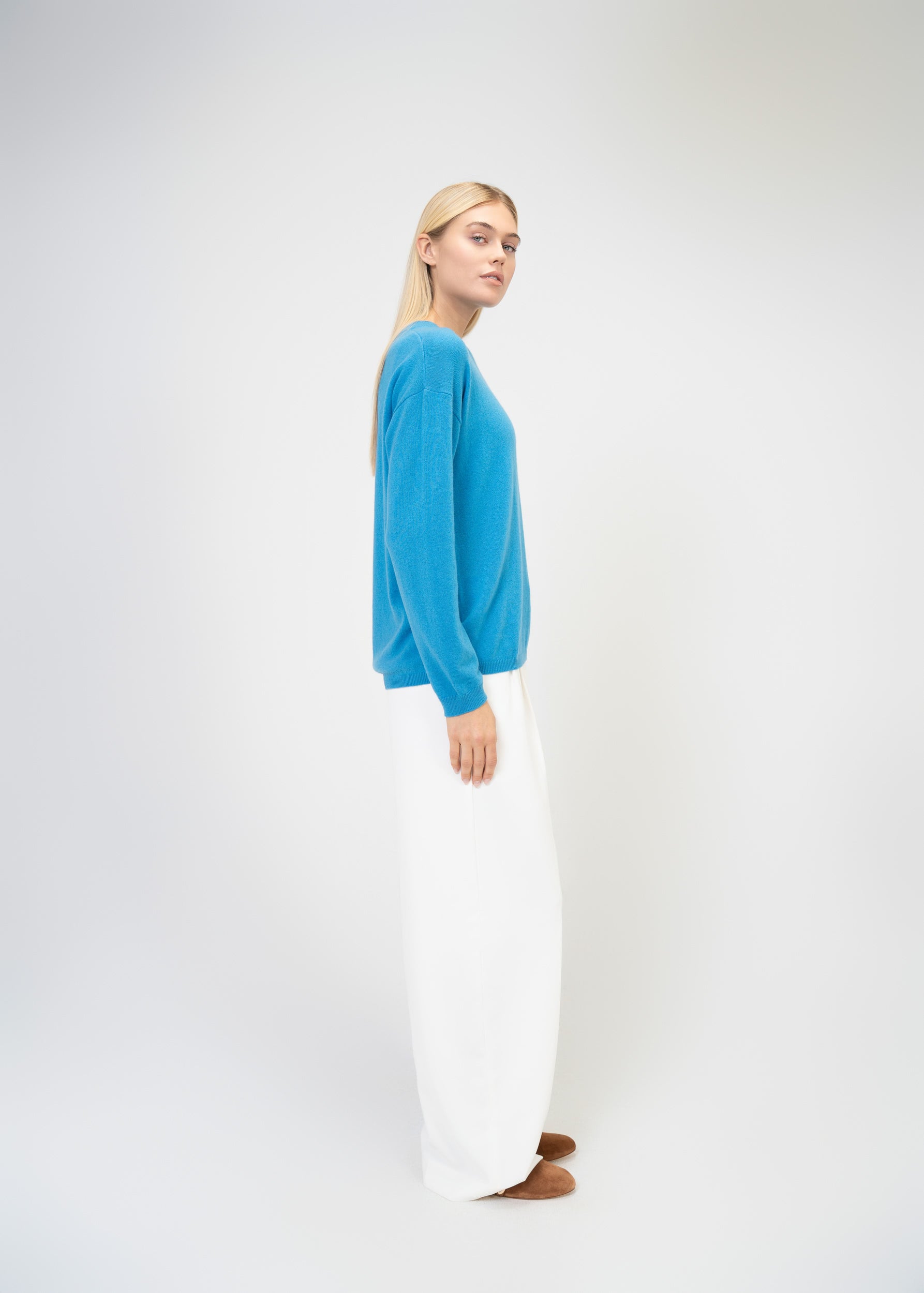 Relaxed Fit Round Neck Cashmere Knit Sweater