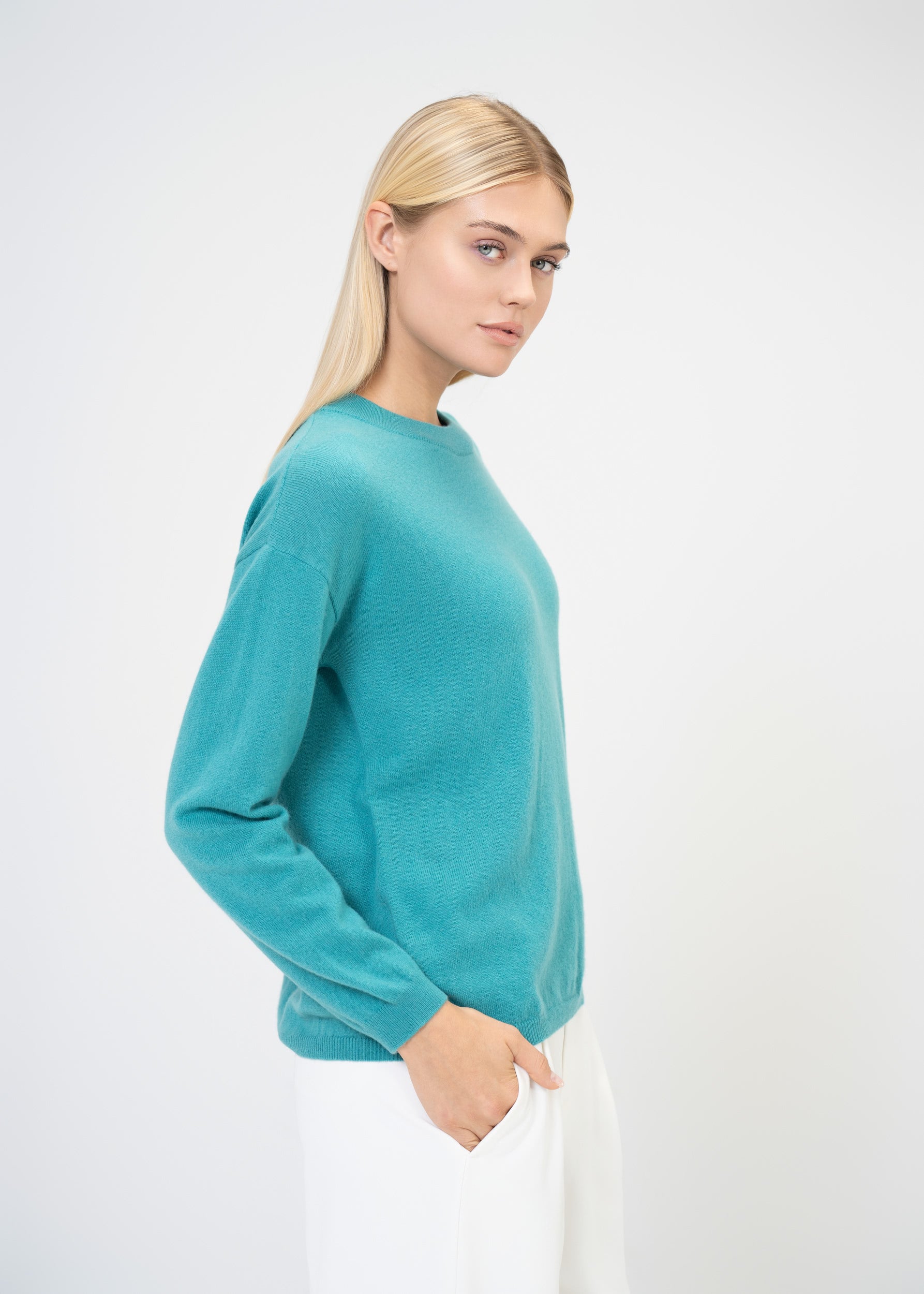 Relaxed Fit Round Neck Cashmere Knit Sweater