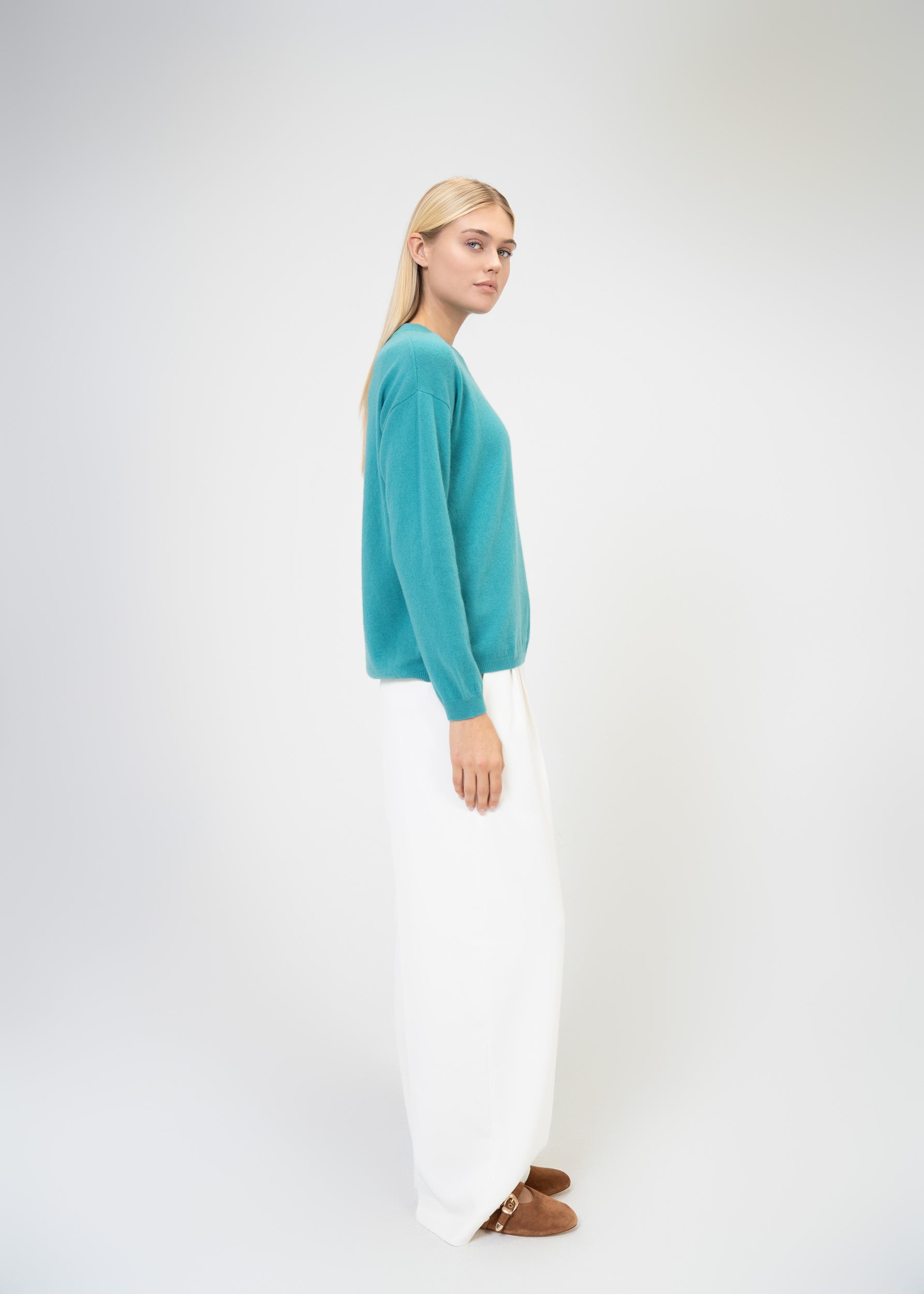 Relaxed Fit Round Neck Cashmere Knit Sweater