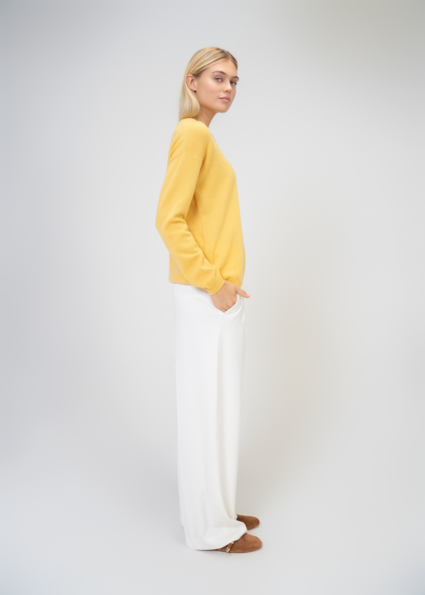 Relaxed Fit Round Neck Cashmere Knit Sweater