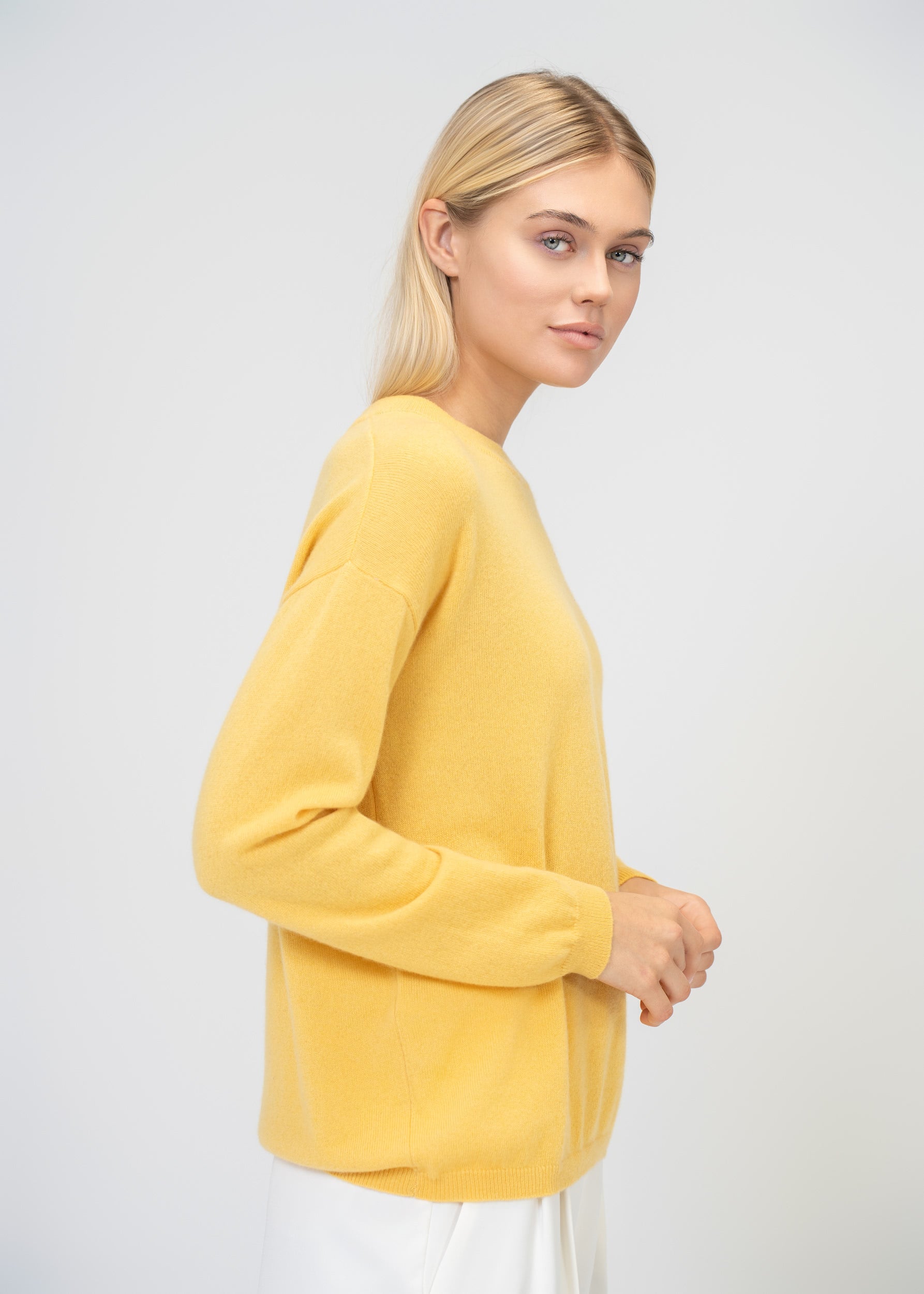 Relaxed Fit Round Neck Cashmere Knit Sweater