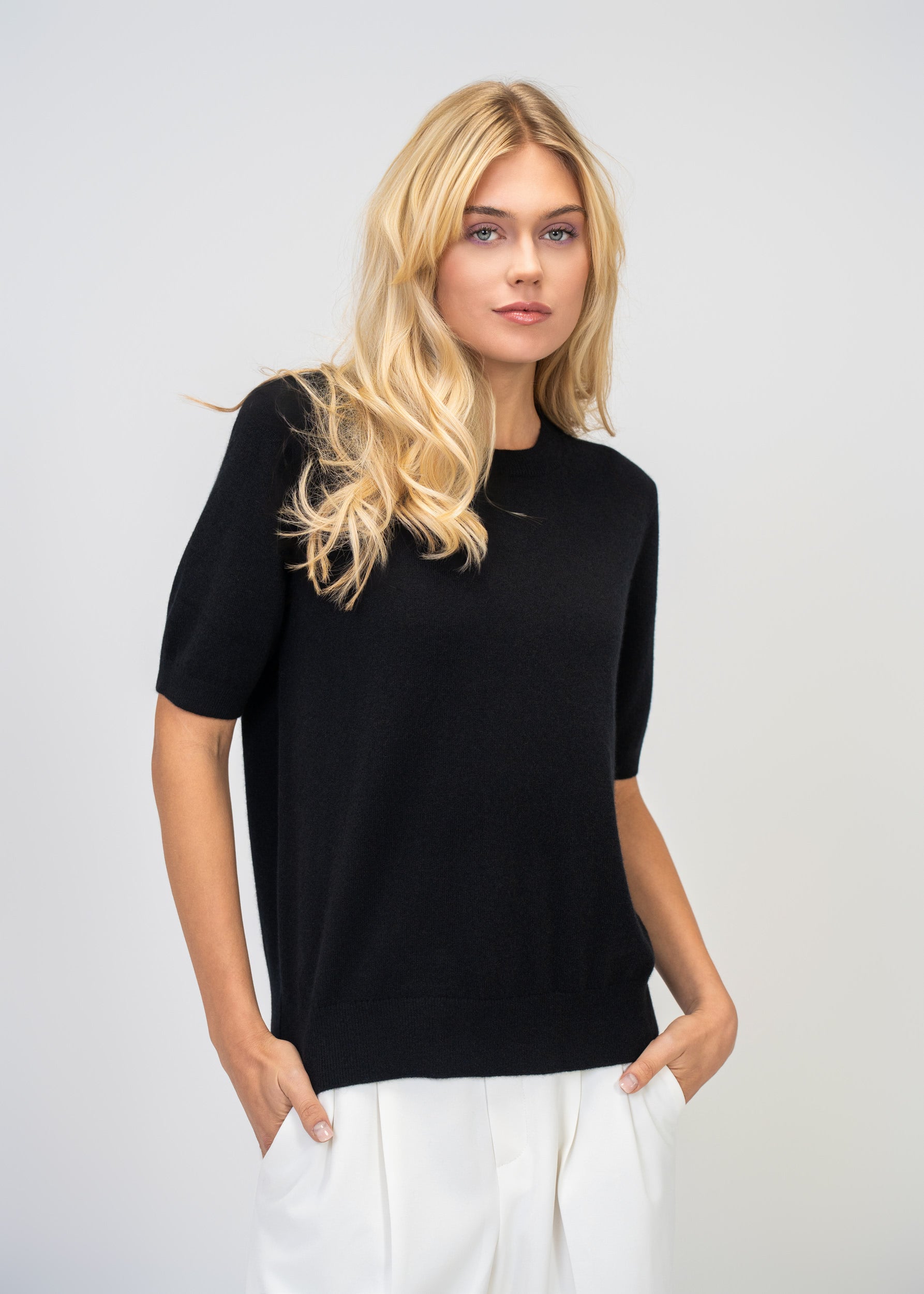 Cashmere Knit Sweater With Round Neck And Short Sleeves
