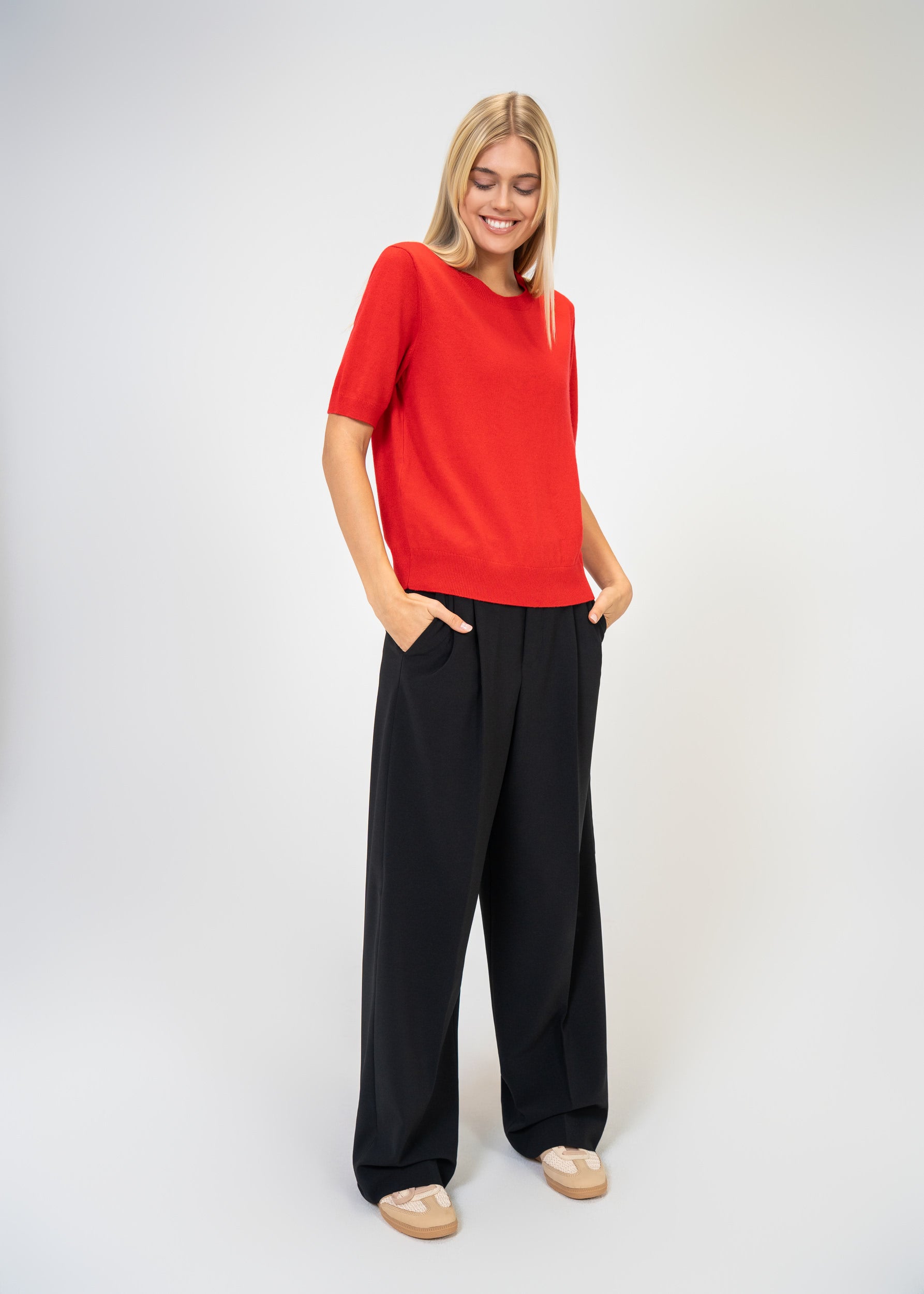 Cashmere Knit Sweater With Round Neck And Short Sleeves