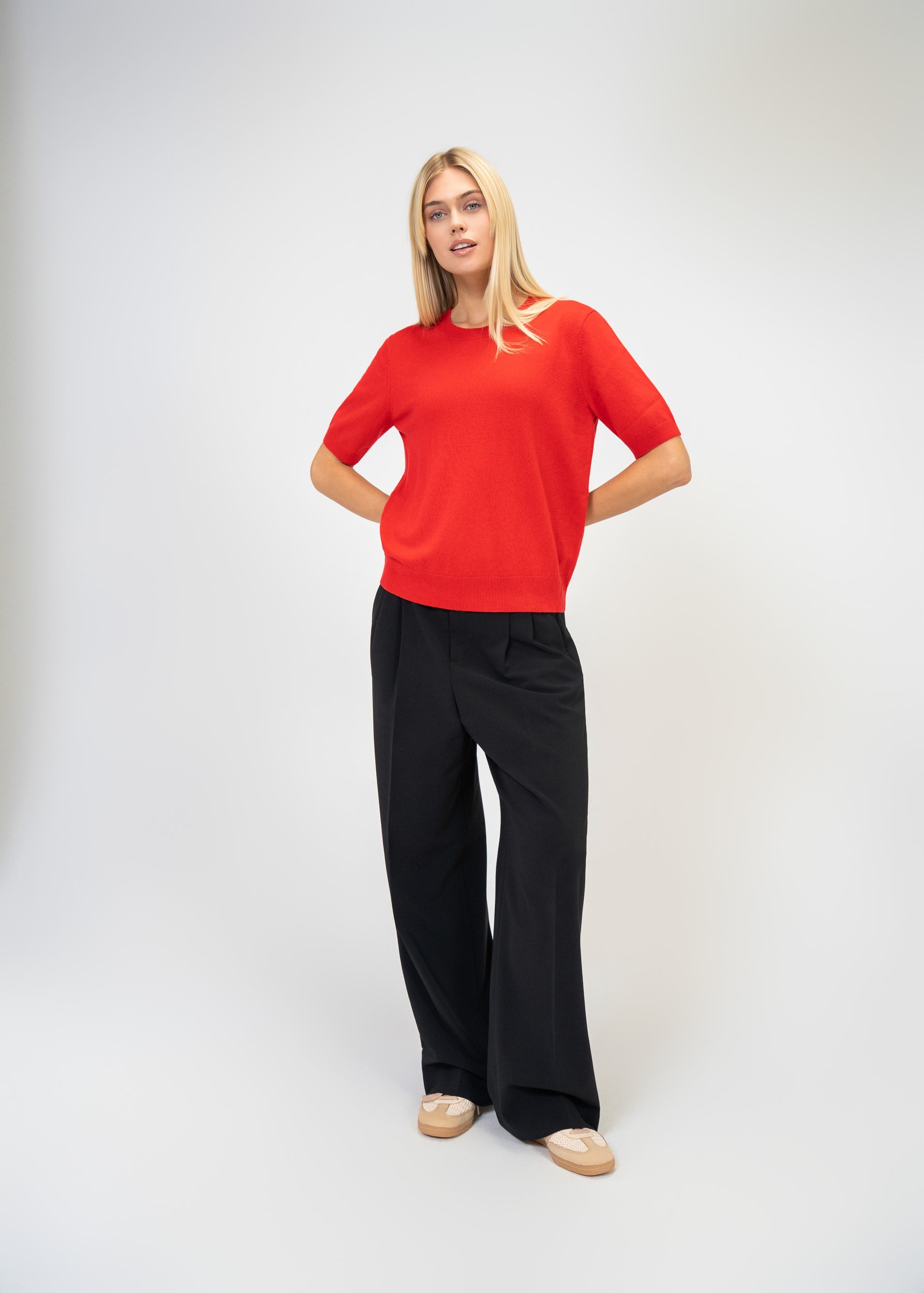 Cashmere Knit Sweater With Round Neck And Short Sleeves