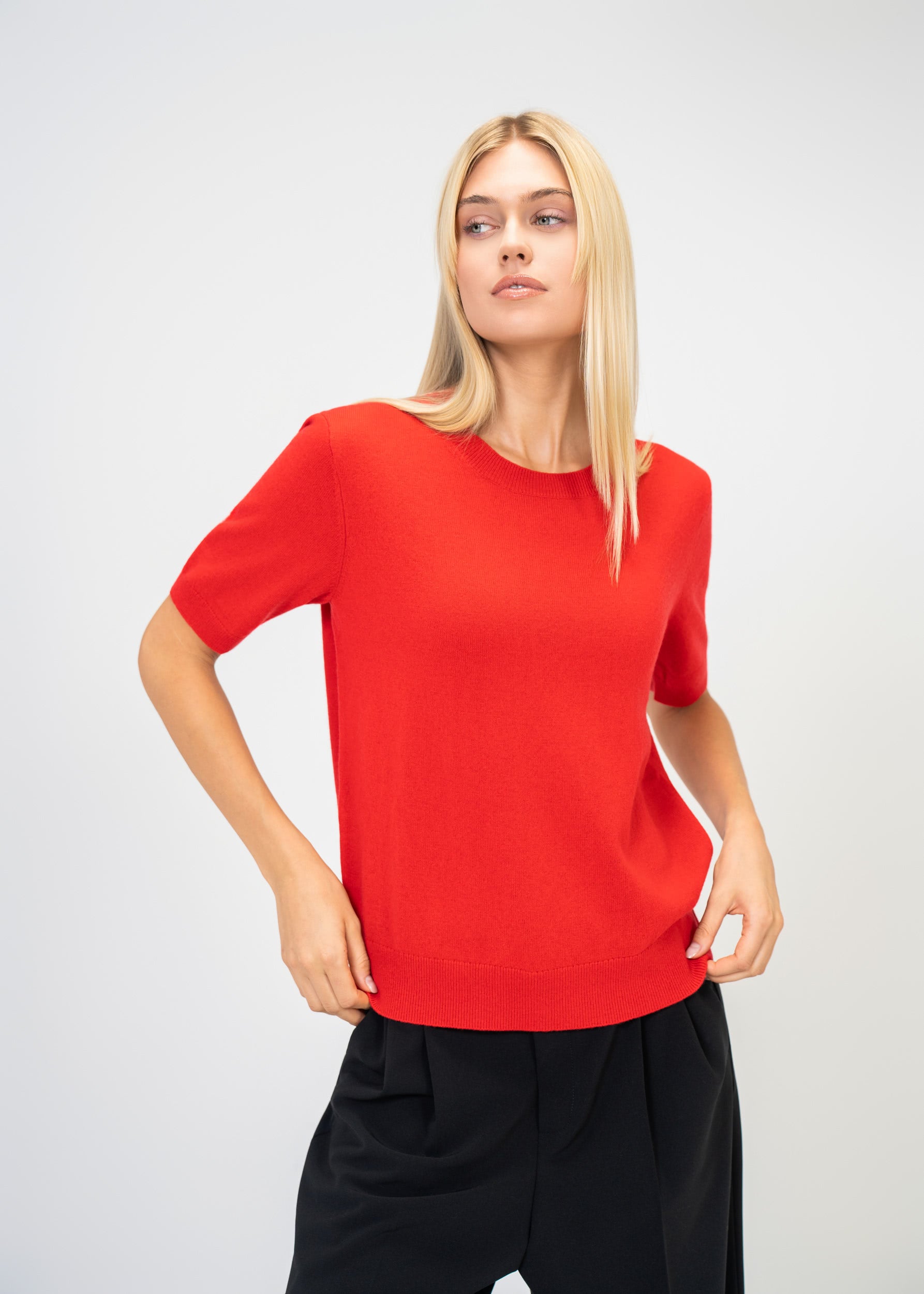 Cashmere Knit Sweater With Round Neck And Short Sleeves