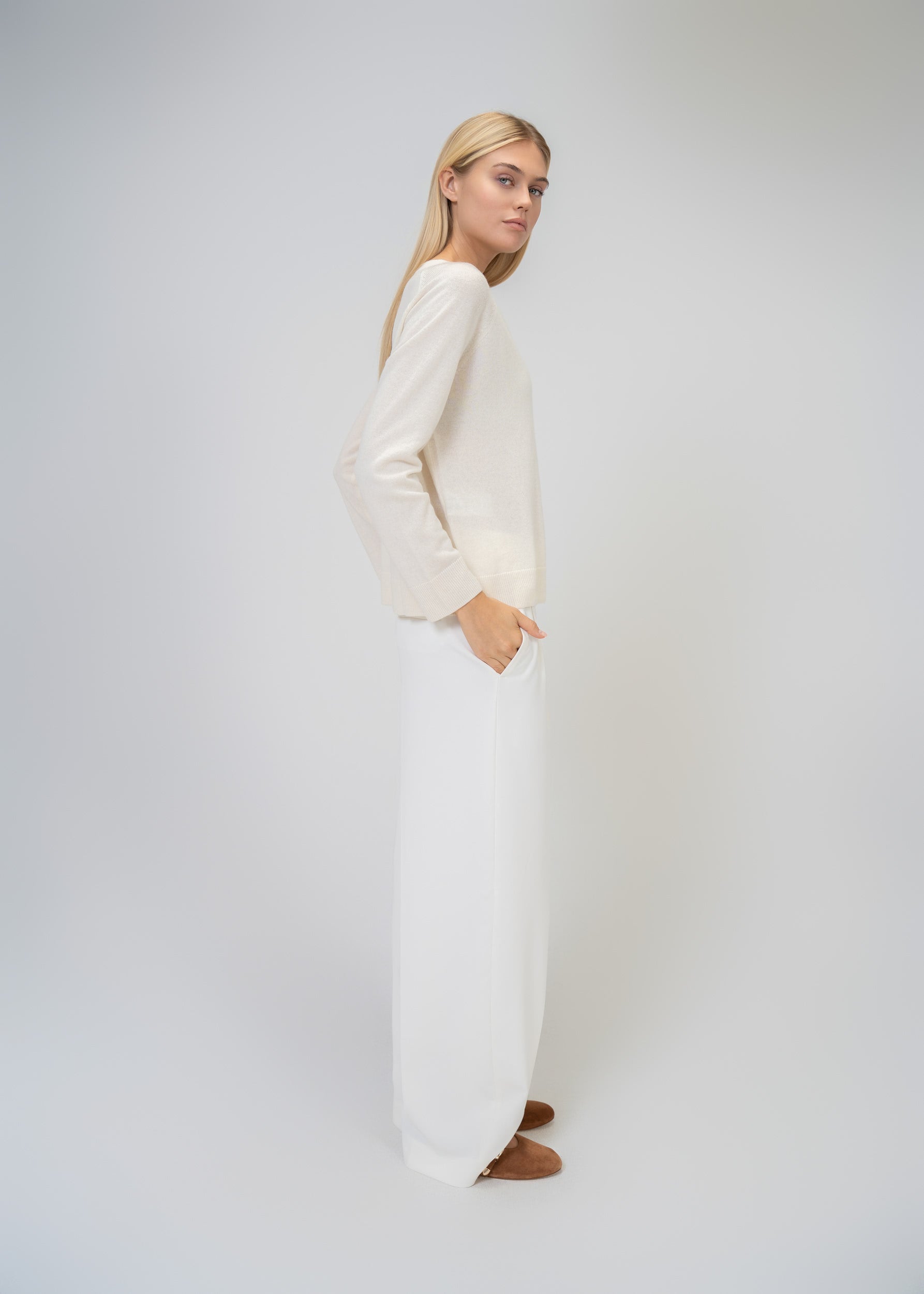 Relaxed Fit V-Neck Cashmere Knit Sweater