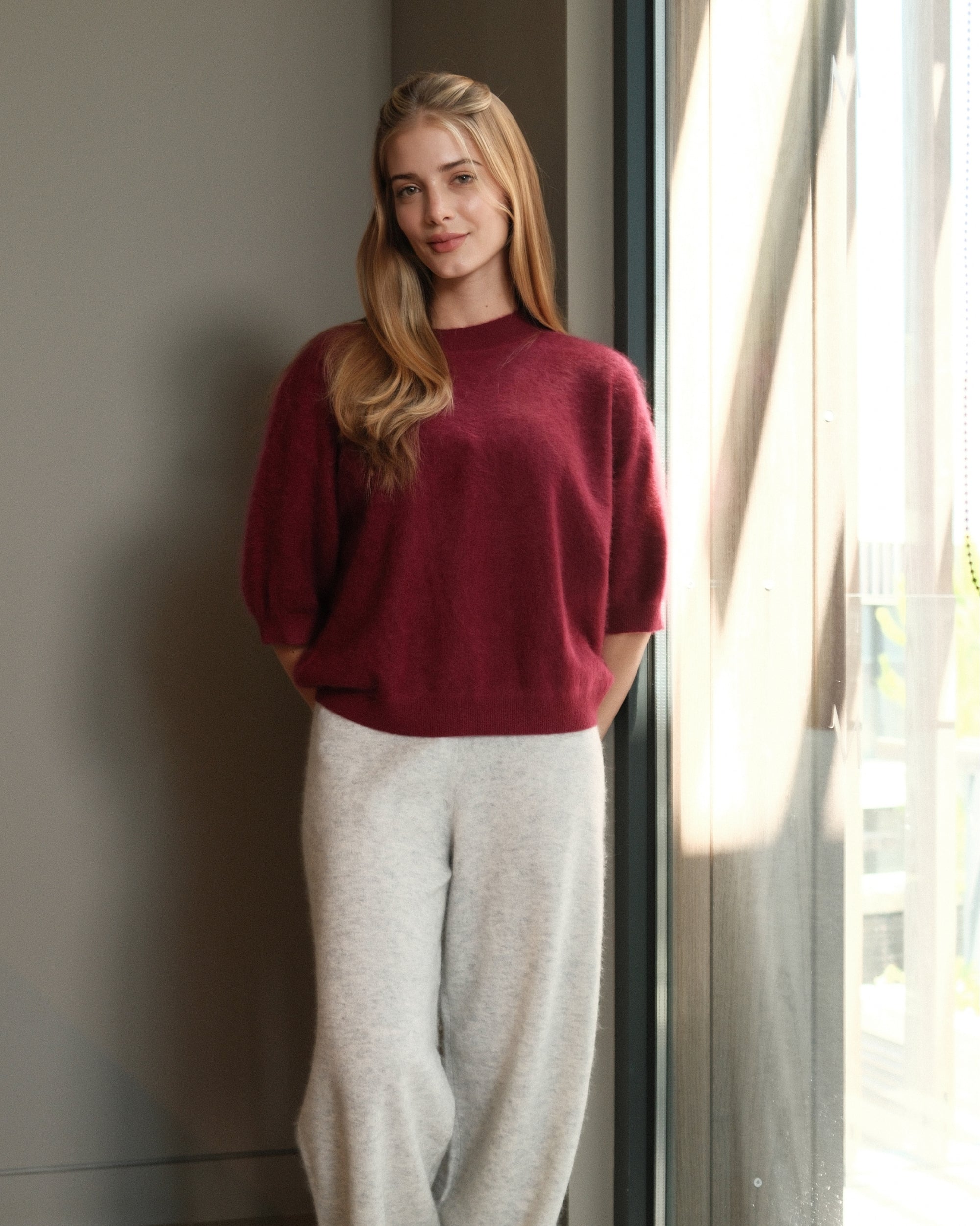 SAINTE MER Kurzarm Pullover aus 95% Merinowolle und 5% Kaschmir in Berry, Vorderansicht