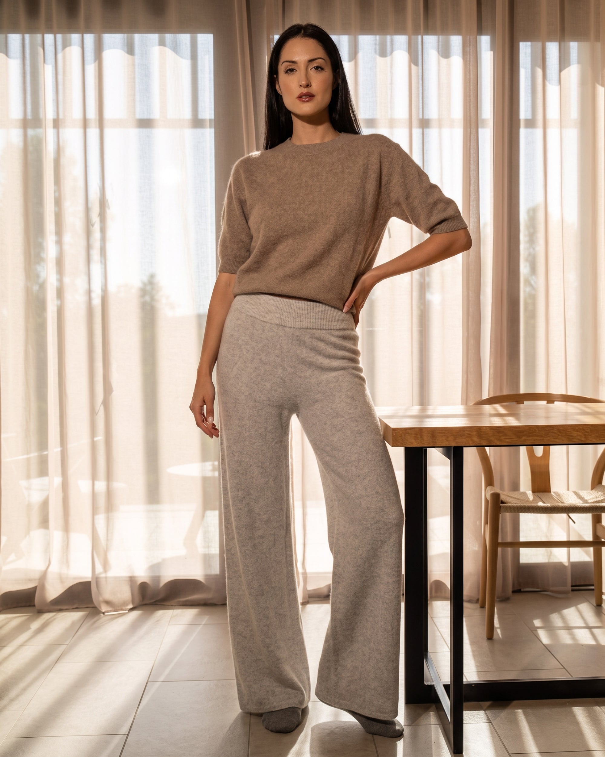 Strickhose Wide Leg in Silver Melange, Ganzkörperansicht mit weitem Bein