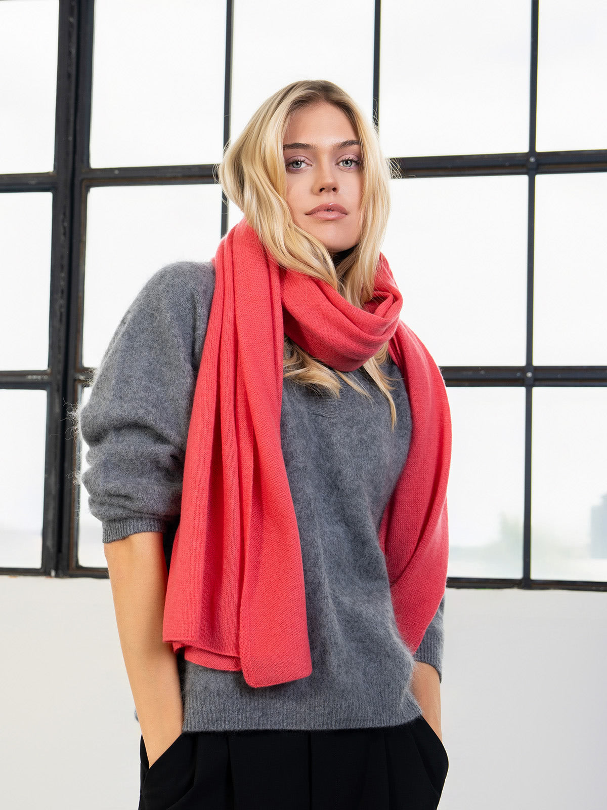 Model Yasmina wearing a cozy SAINTE MER cashmere scarf in Mint Green