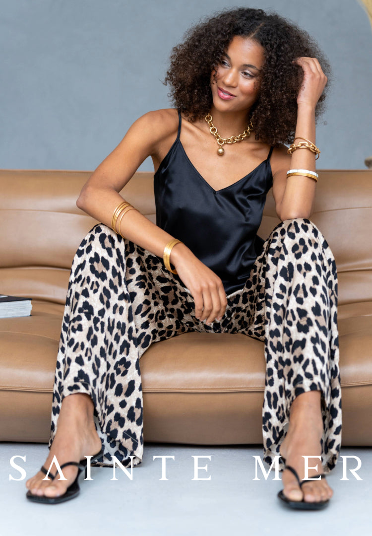 Summer trousers in leopard print made of light satin