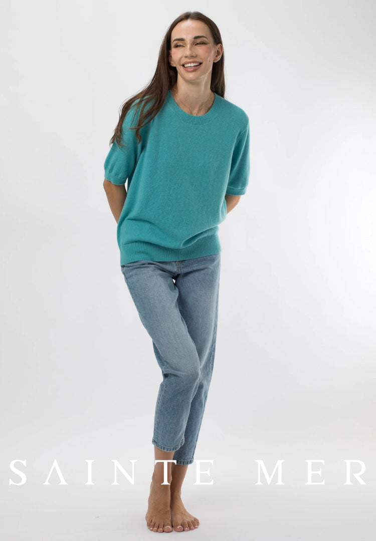 Cashmere knit sweater with round neck and short sleeves