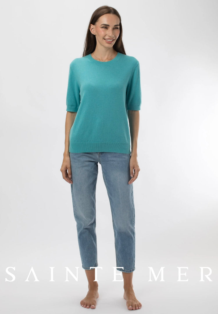 Cashmere knit sweater with round neck and short sleeves