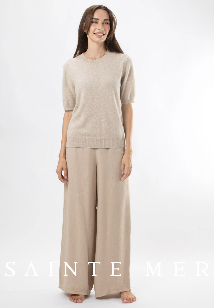 Cashmere knit sweater with round neck and short sleeves