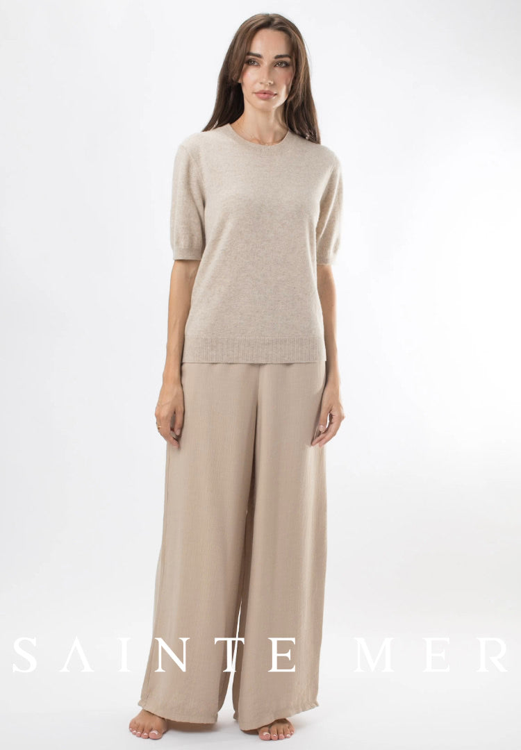 Cashmere knit sweater with round neck and short sleeves