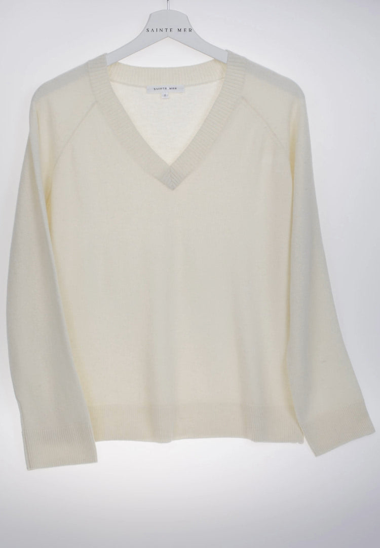 Relaxed fit V-neck cashmere knit sweater