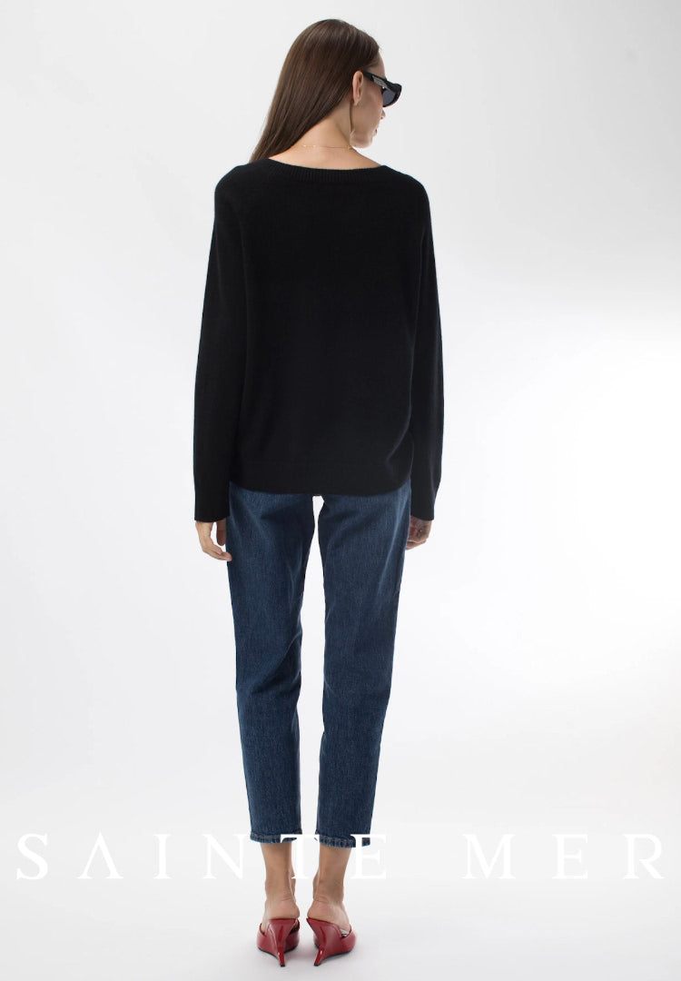 Relaxed fit V-neck cashmere knit sweater