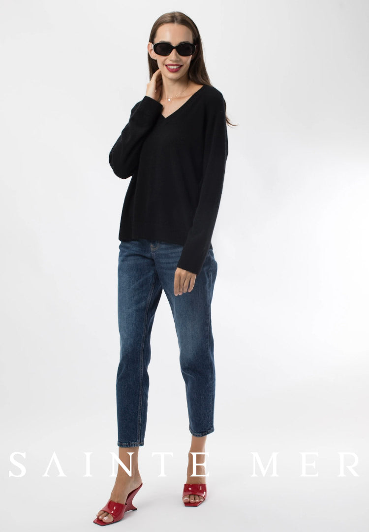 Relaxed fit V-neck cashmere knit sweater