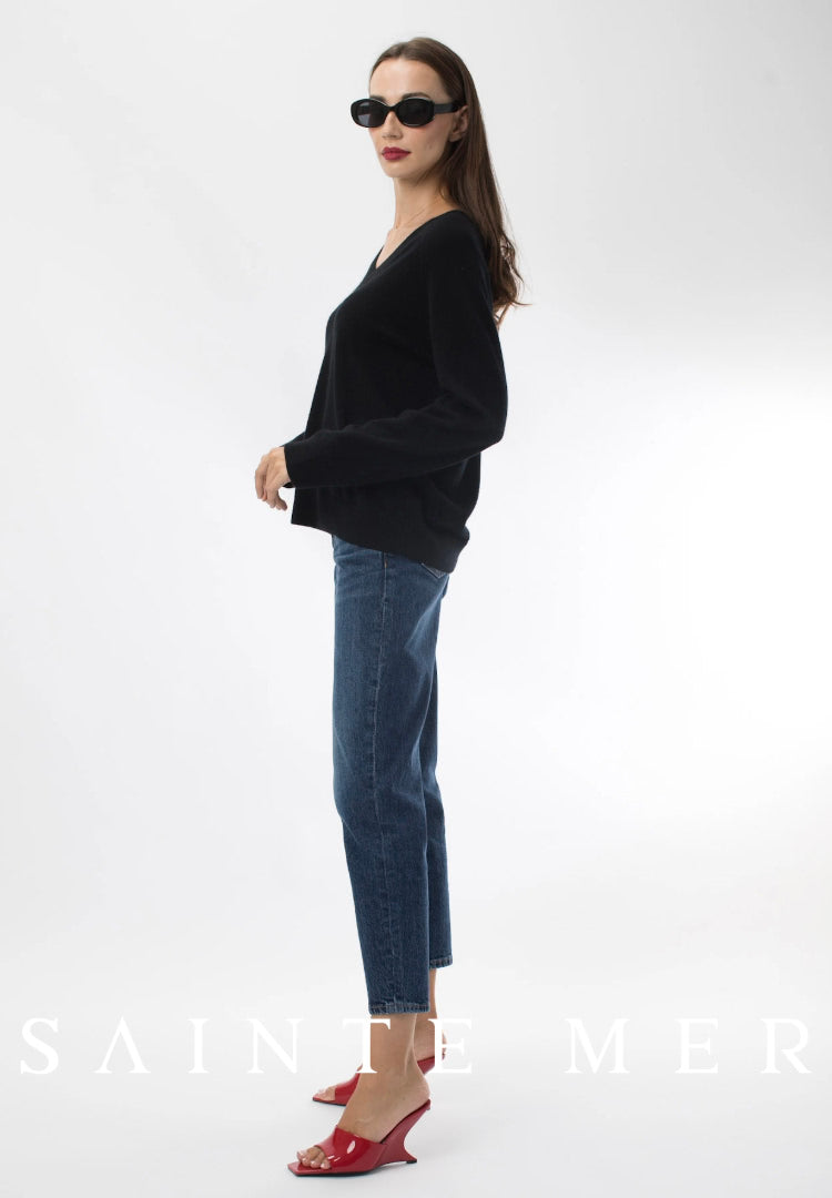 Relaxed fit V-neck cashmere knit sweater