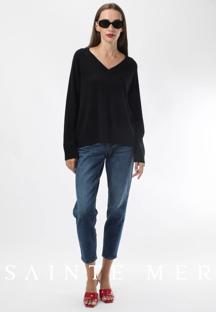 Relaxed fit V-neck cashmere knit sweater