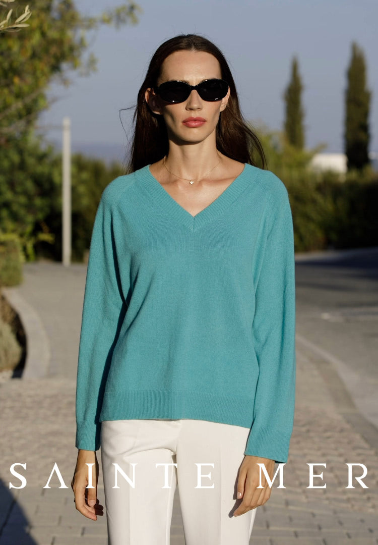 Relaxed fit V-neck cashmere knit sweater