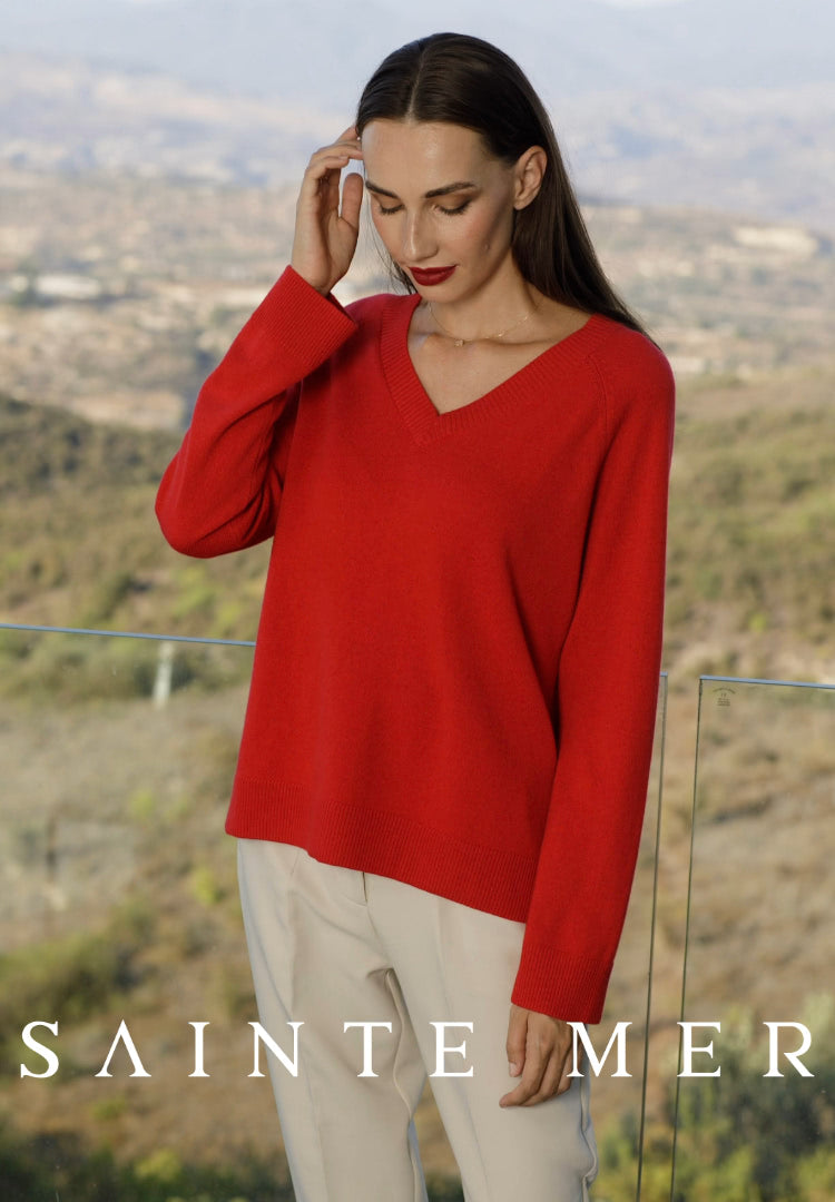 Relaxed fit V-neck cashmere knit sweater