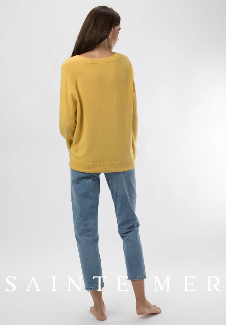 Relaxed fit V-neck cashmere knit sweater