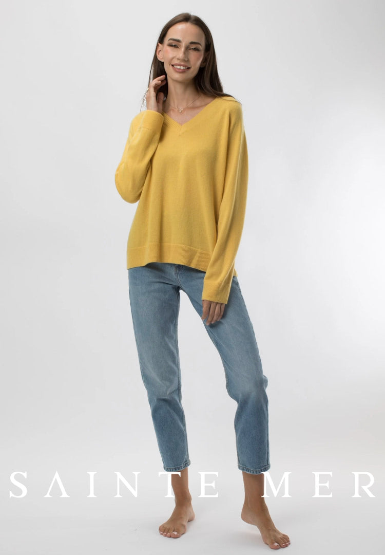 Relaxed fit V-neck cashmere knit sweater