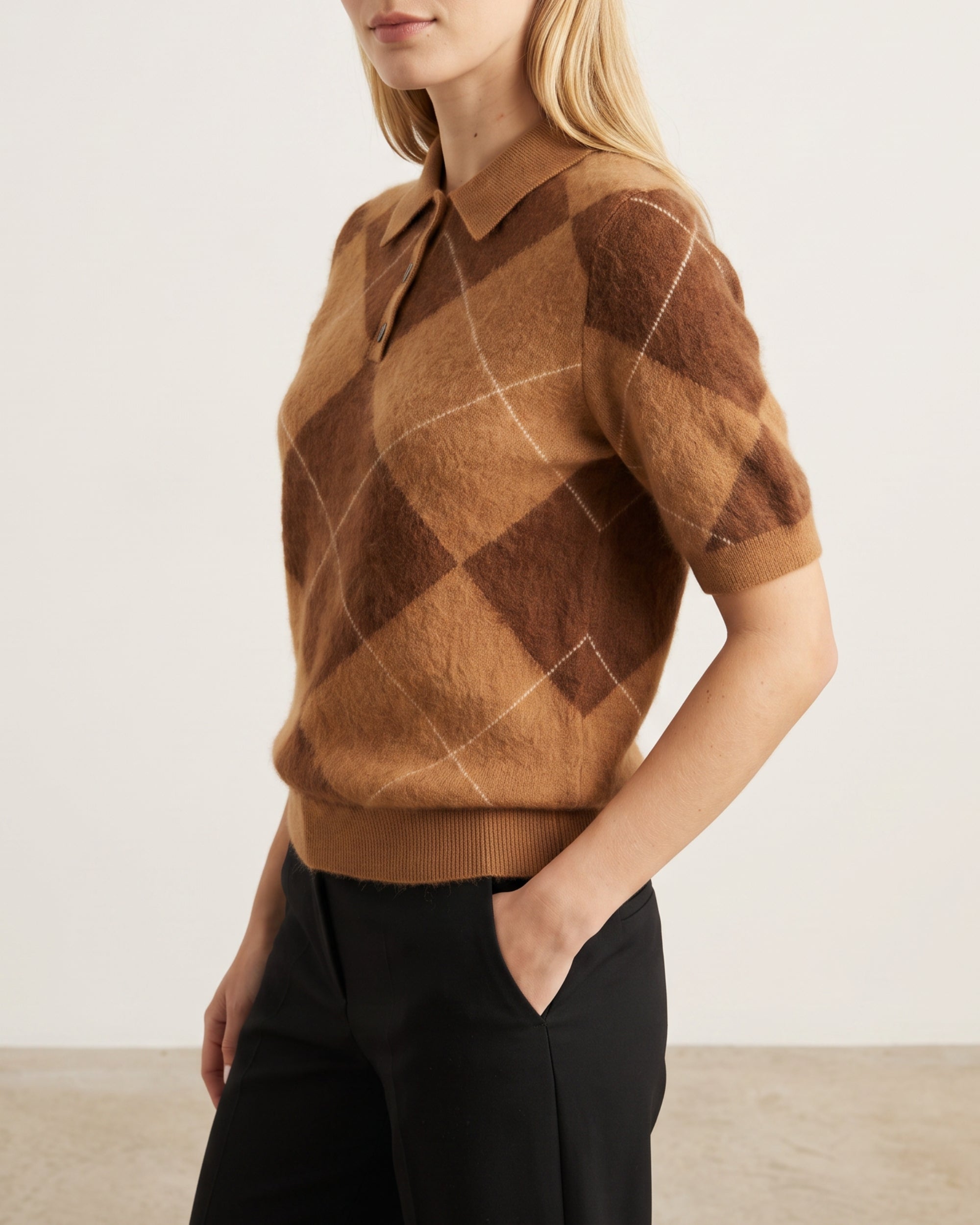 Argyle Strick-Polo in Cinnamon Toffee White, Nahaufnahme Intarsienstrick