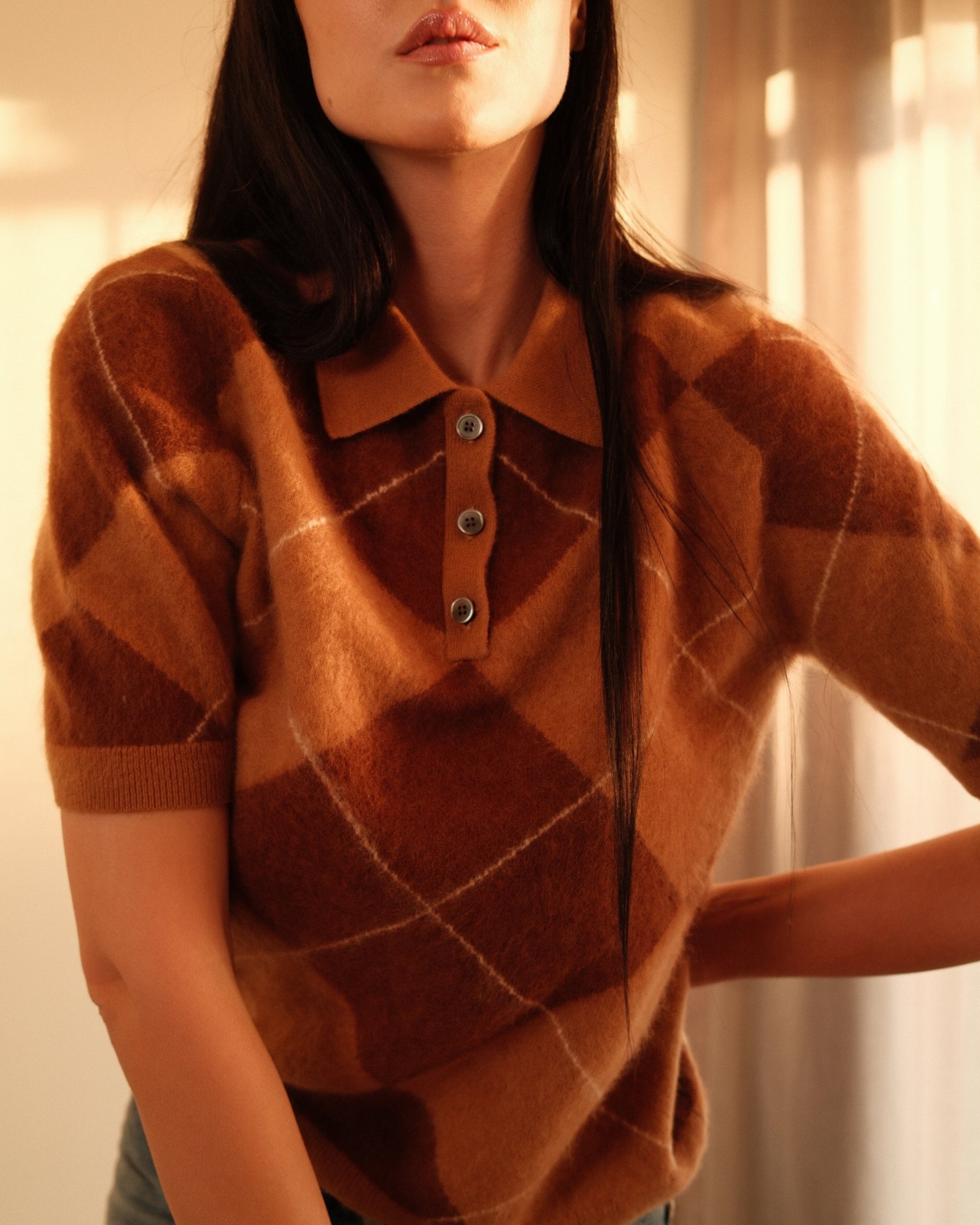 Argyle Strick-Polo in Cinnamon Toffee White, Rautenmuster im Detail