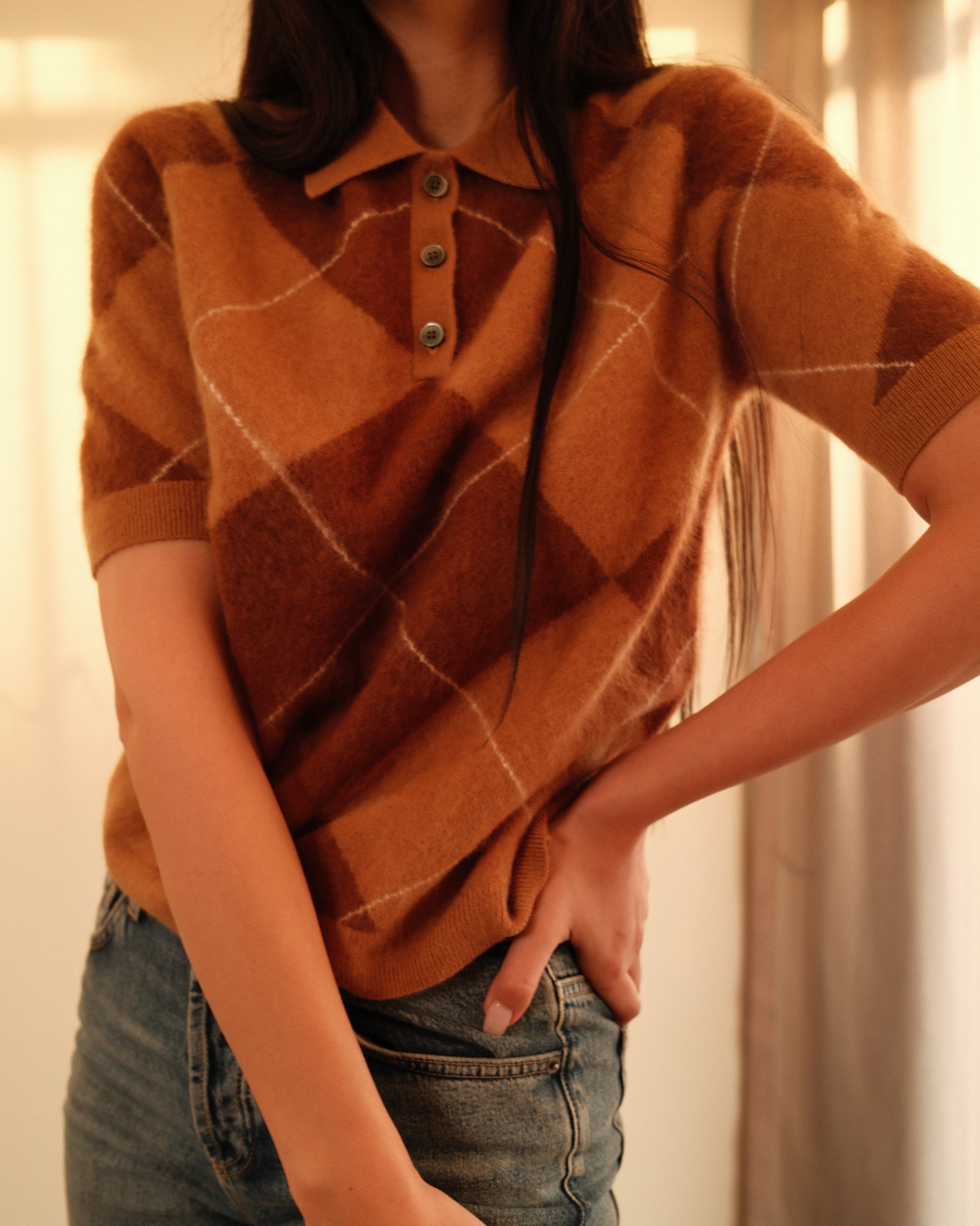 Argyle Strick-Polo in Cinnamon Toffee White, kurze Knopfleiste