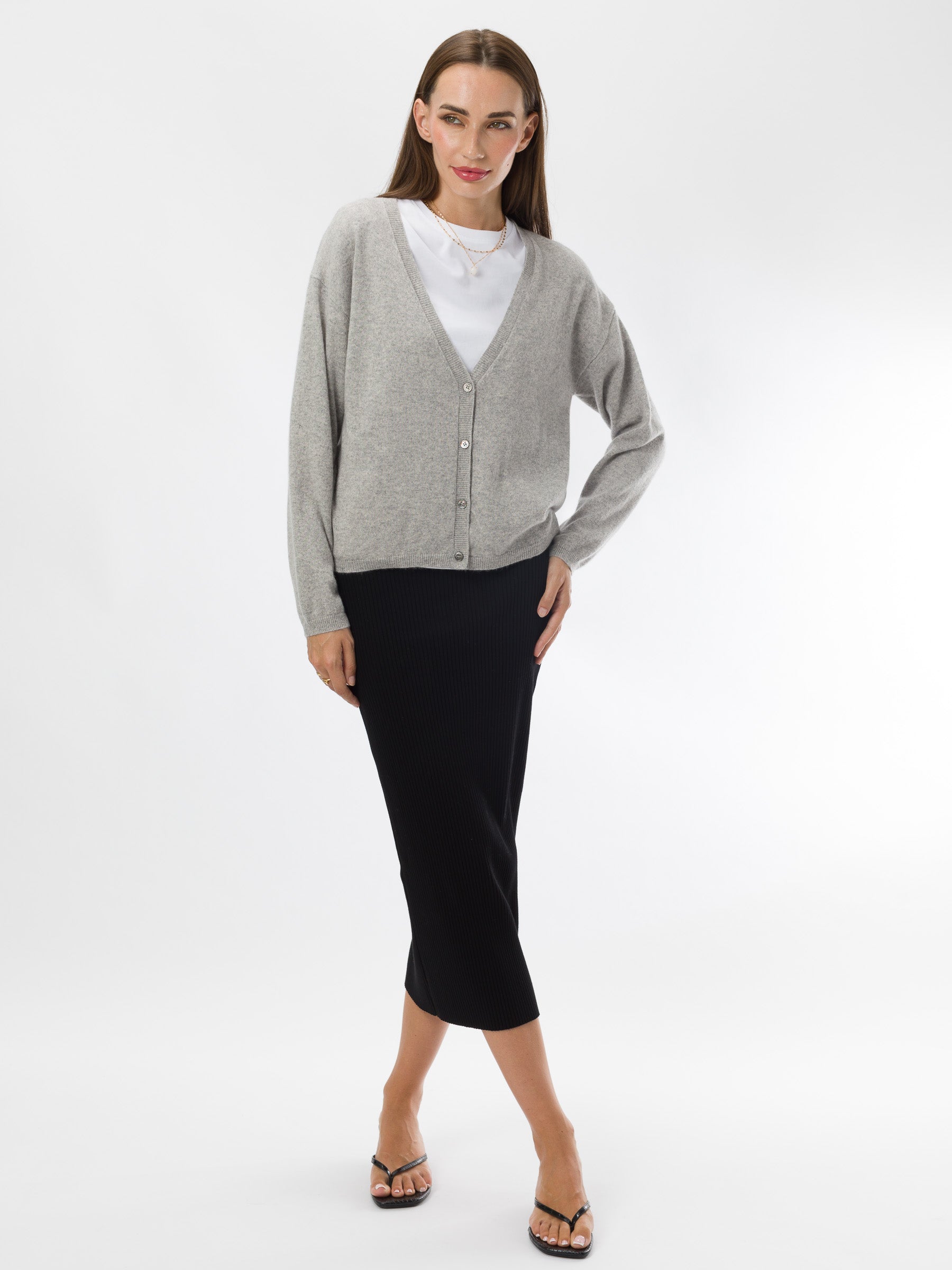 Kaschmir-Strickjacke V-Ausschnitt in Silver Grey, luxuriöse Passform aus reinem Kaschmir