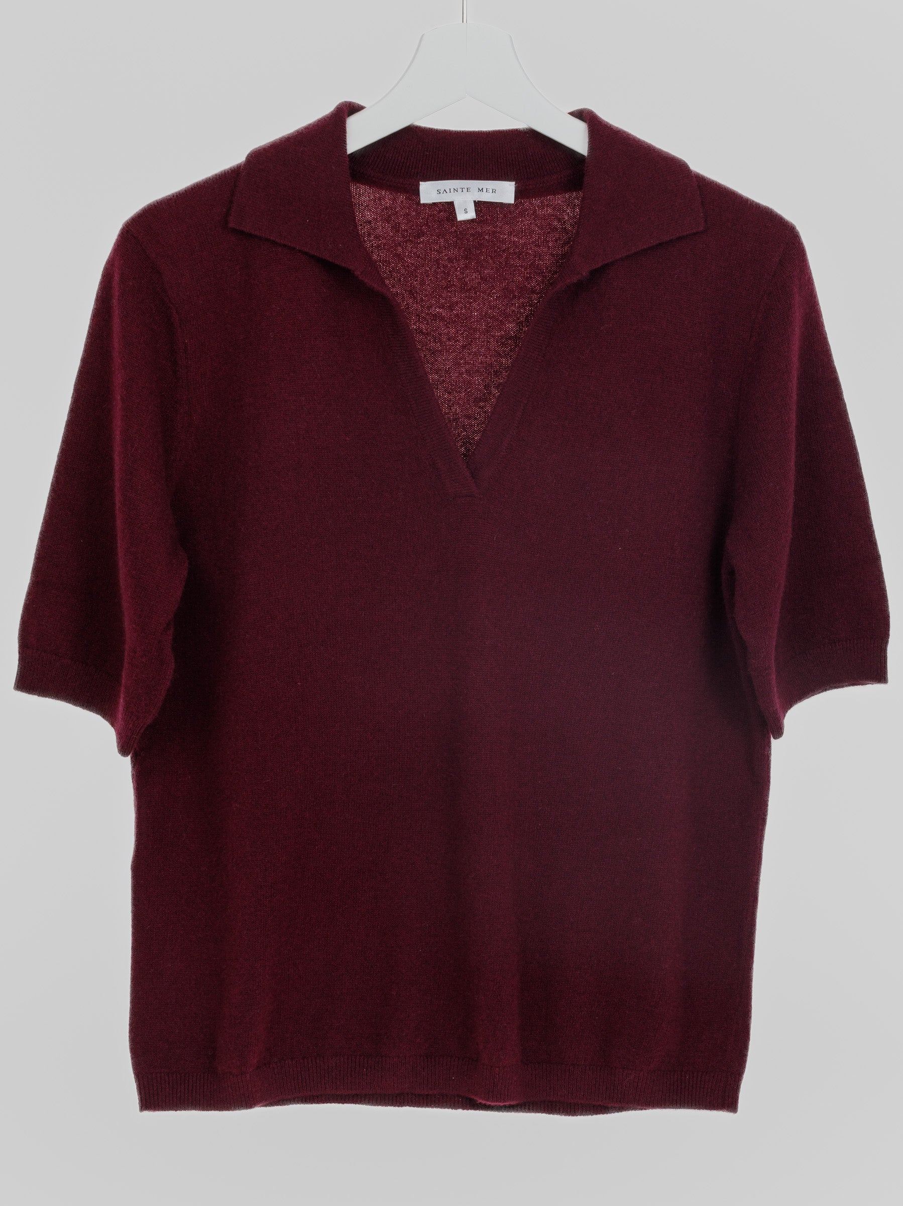 Kaschmir-Strickpullover mit Polokragen und Halbarm in Bordeaux