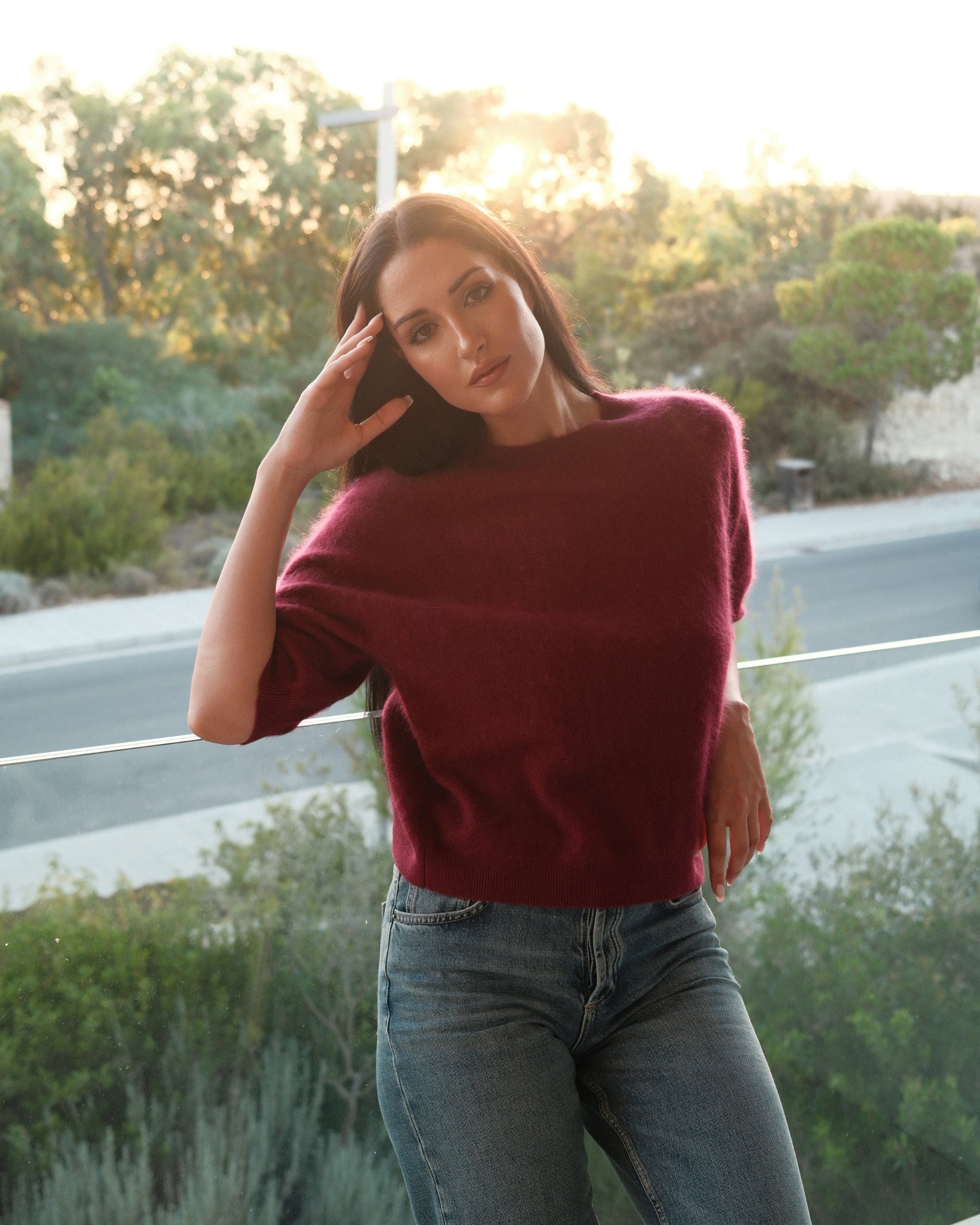 Kurzarm Pullover in Berry, seitliche Ansicht