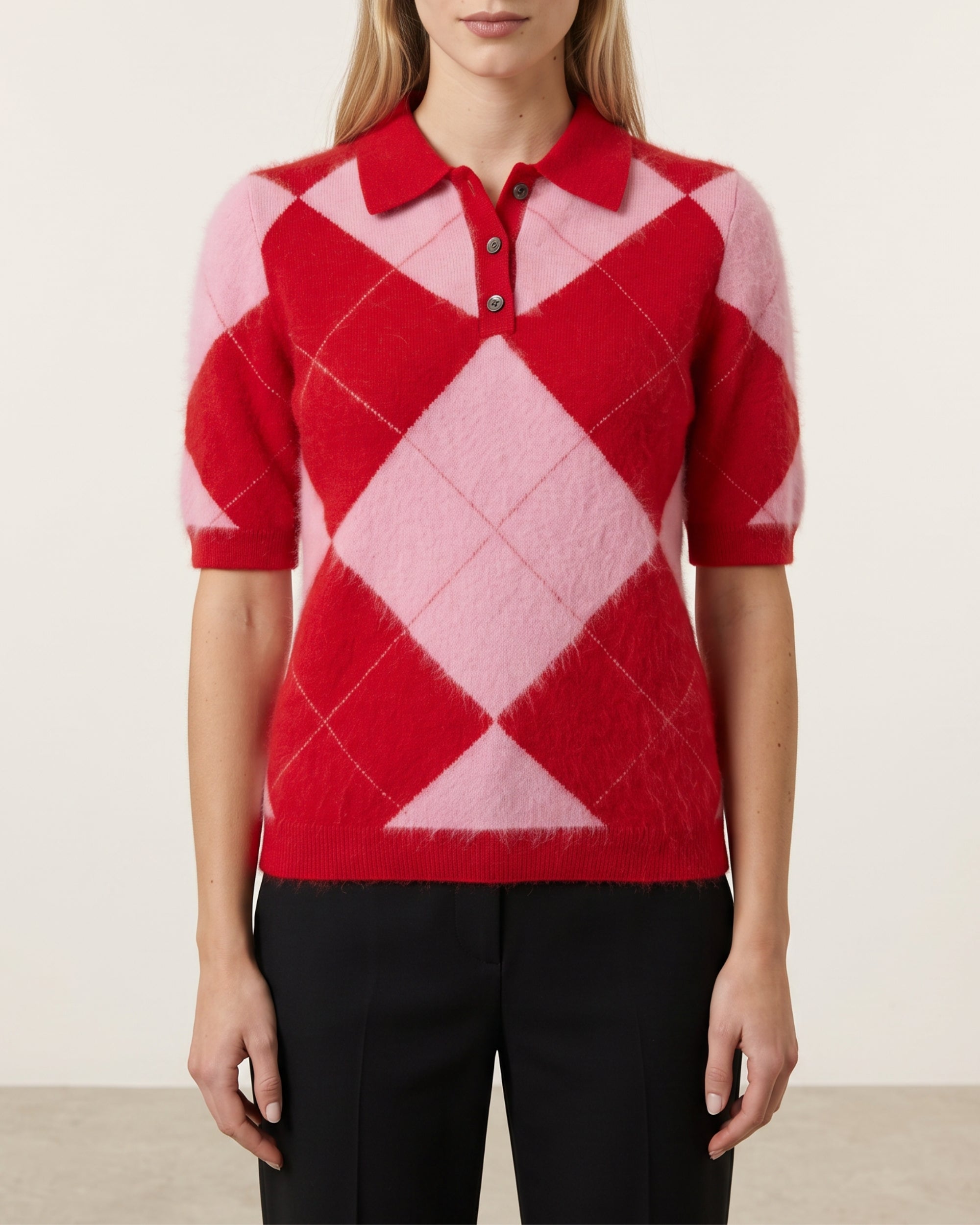 Argyle Strick-Polo in Red Rose Lipstick, Oberkörper