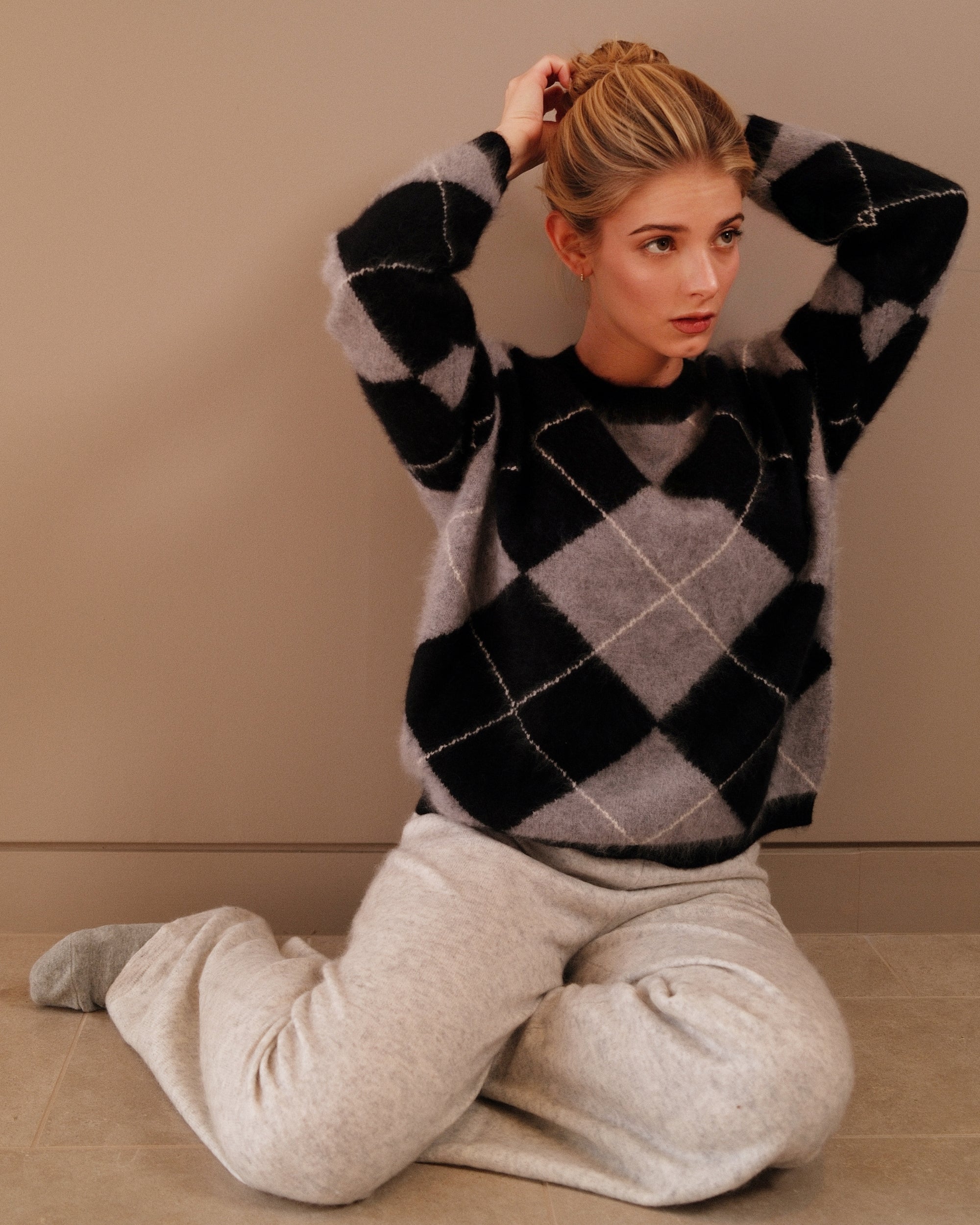 SAINTE MER Argyle Pullover mit Rundhals aus 95% Merinowolle und 5% Kaschmir in Flanell Black White, Vorderansicht