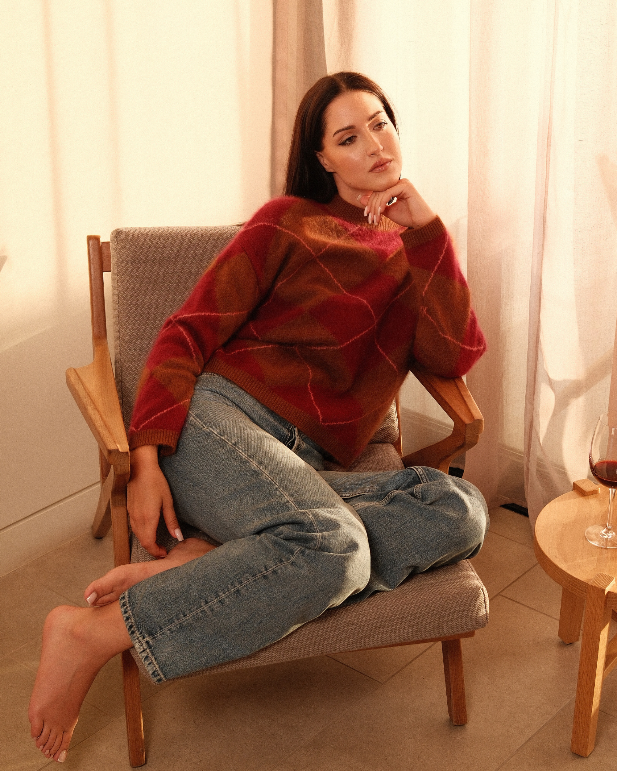 Argyle Pullover Rundhals in Toffee Blush Lipstick, überschnittene Schulter