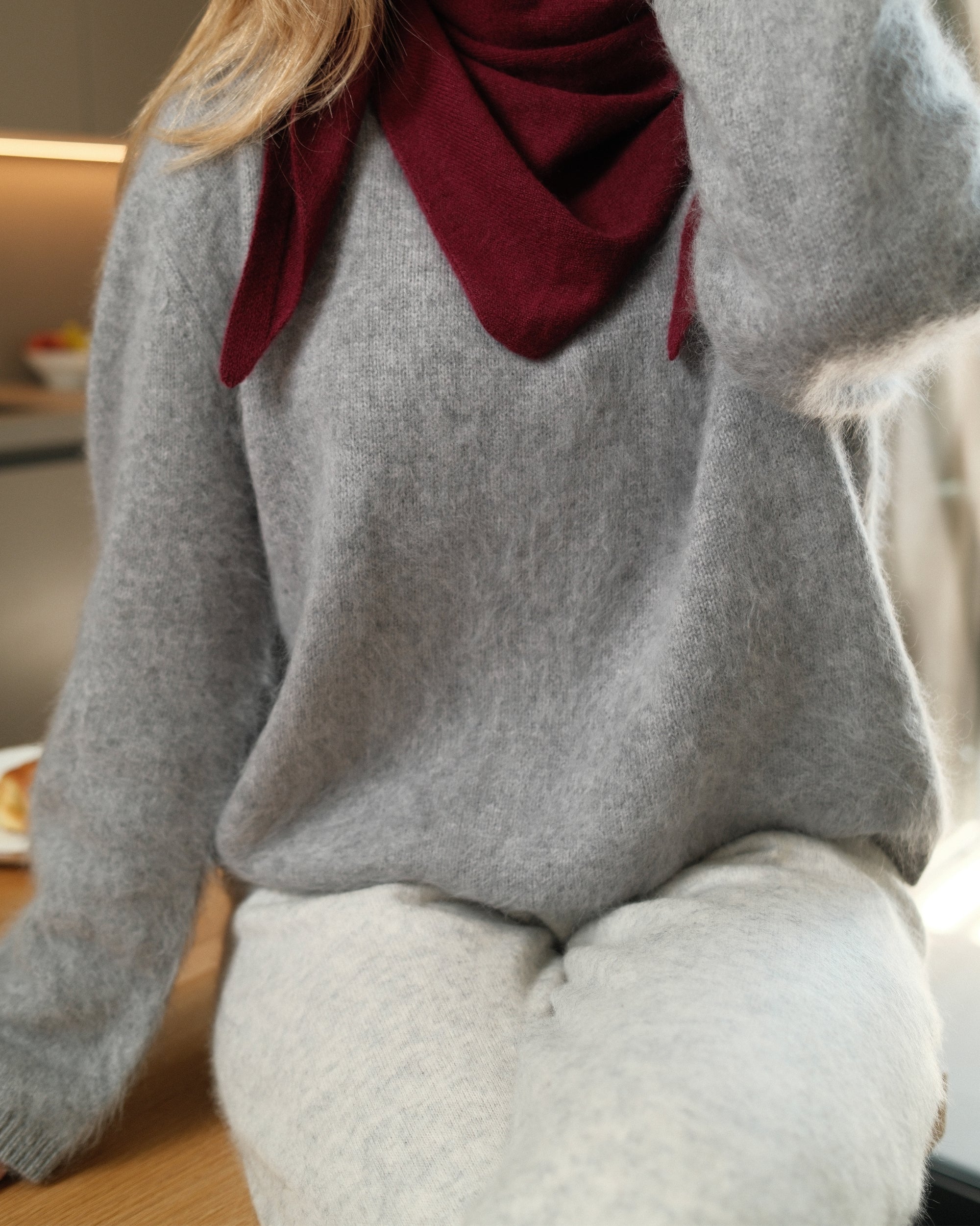 SAINTE MER Rundhals Pullover aus 95% Merinowolle und 5% Kaschmir in Flanell, Vorderansicht