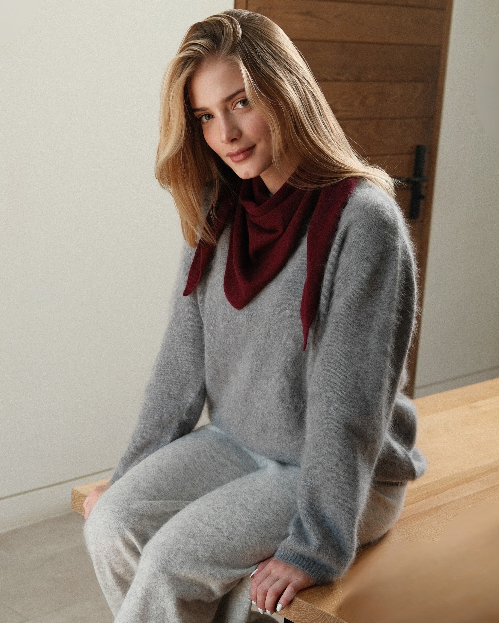 Rundhals Pullover in Flanell, seitliche Ansicht