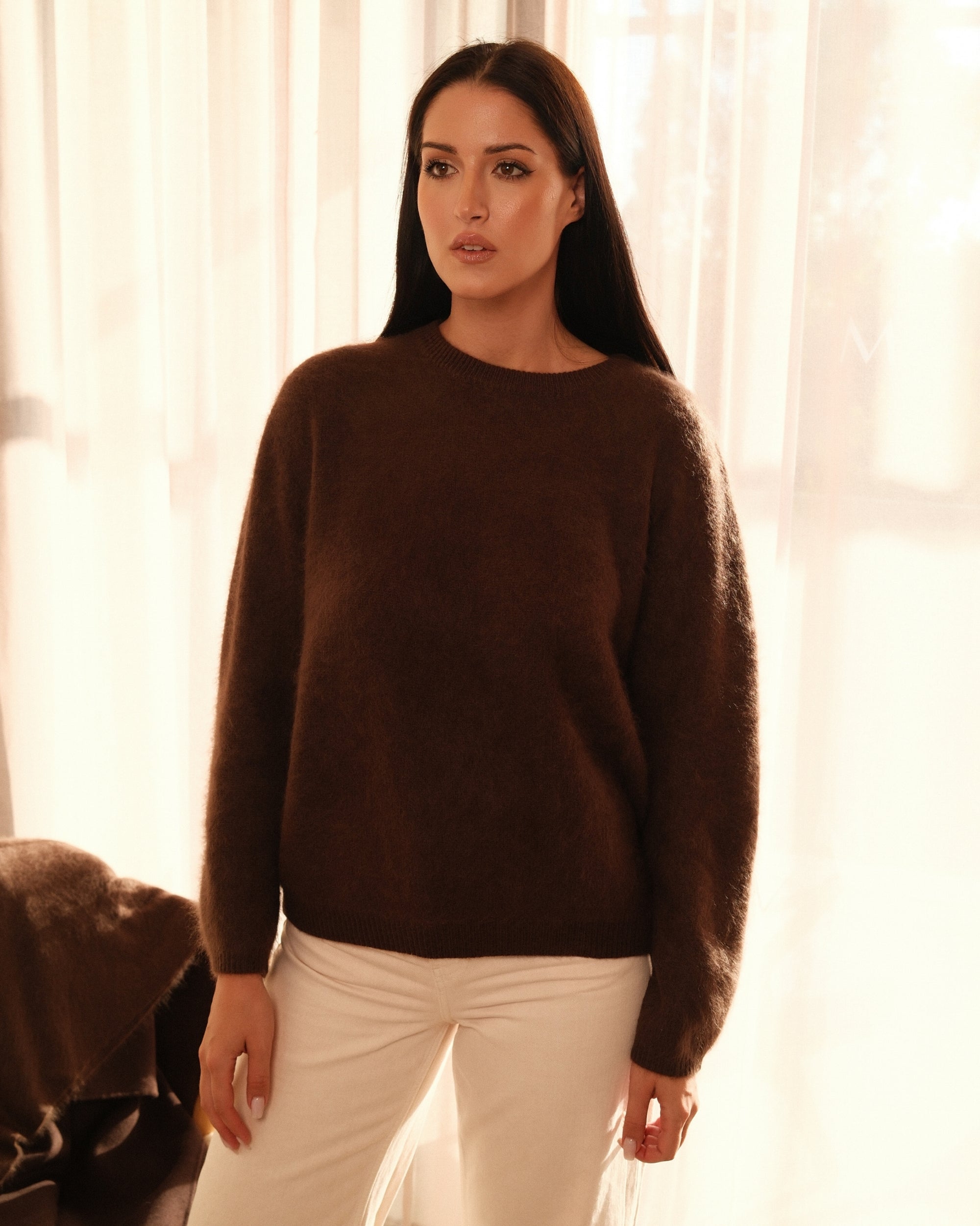 SAINTE MER Rundhals Pullover aus 95% Merinowolle und 5% Kaschmir in Mokka, Vorderansicht