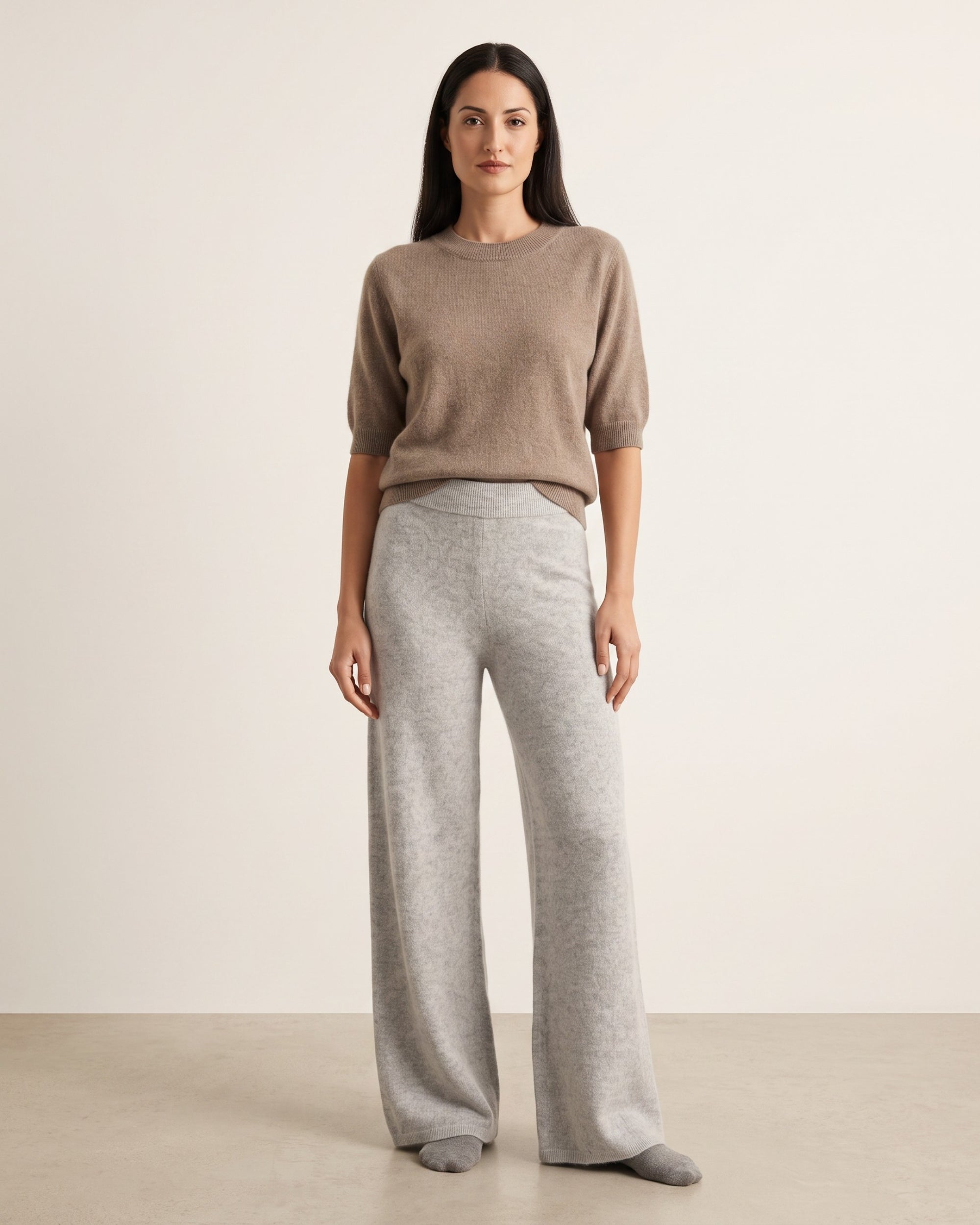 SAINTE MER Strickhose Wide Leg aus 95% Merinowolle und 5% Kaschmir in Silver Melange, Vorderansicht