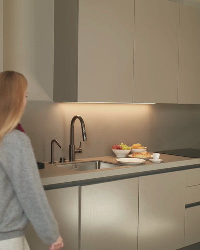 ACHTUNG FALSCHES VIDEO: zeigt das Kaschmir-Dreieckstuch, nicht den Rundhals Pullover