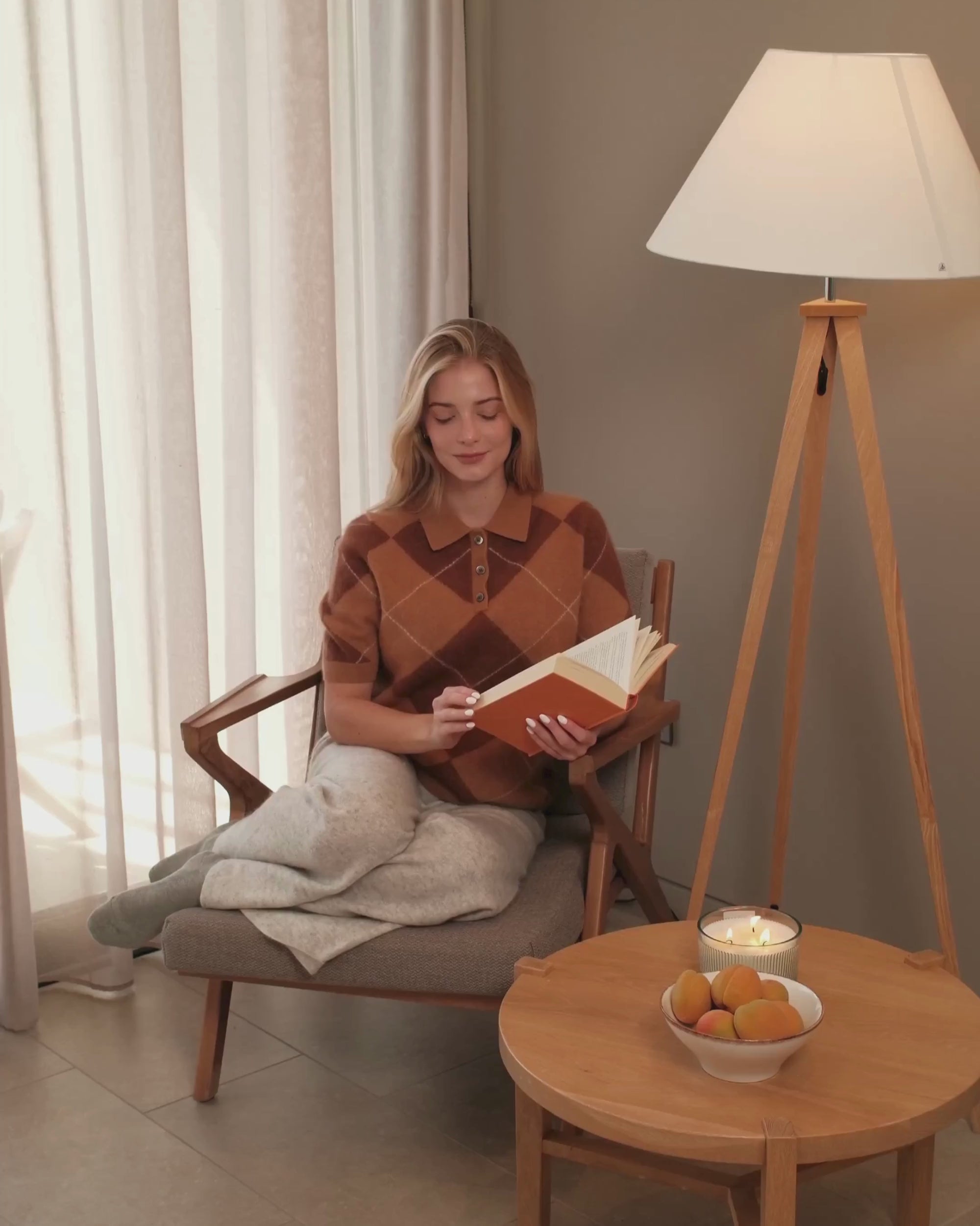 Video: Argyle Strick-Polo in Cinnamon Toffee White in Bewegung