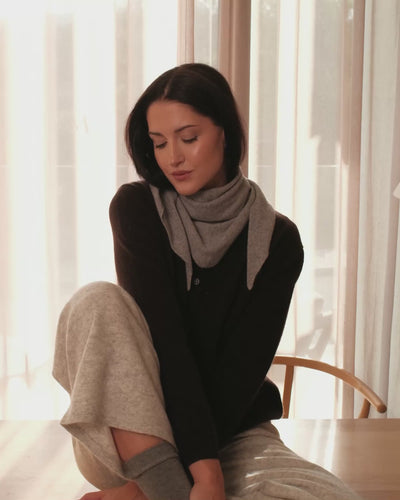 Video: Dreieckstuch aus 100% Kaschmir in Flanell #Farbe_Flanell